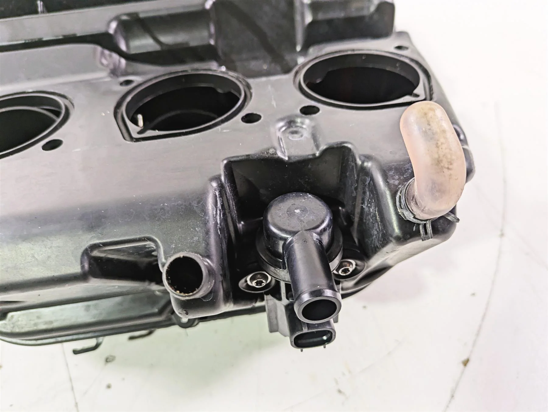 2019 Triumph Speed Triple RS 1050 Air Box Cleaner Breather Set T2205575 - Image 12