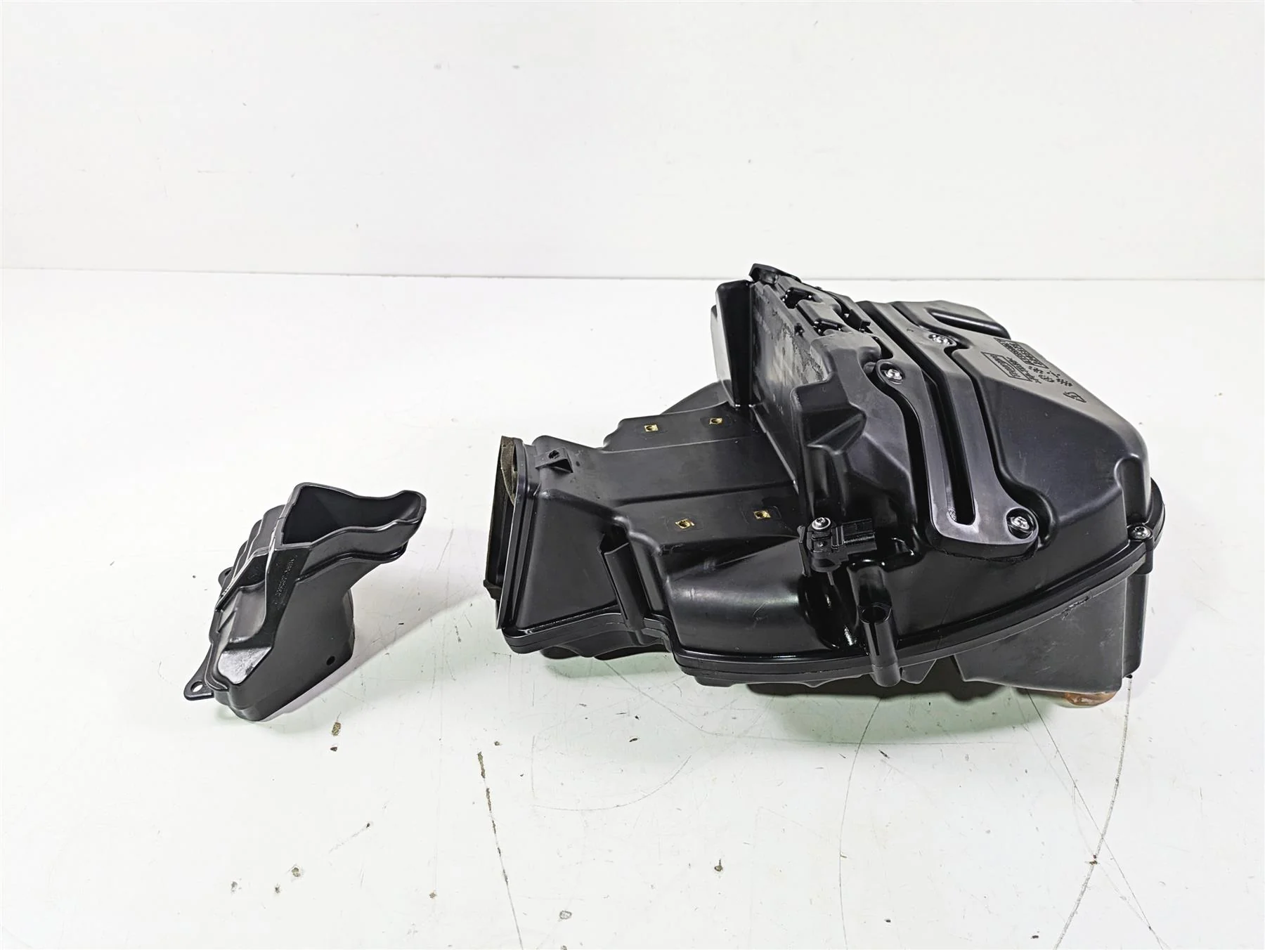2019 Triumph Speed Triple RS 1050 Air Box Cleaner Breather Set T2205575 - Image 3