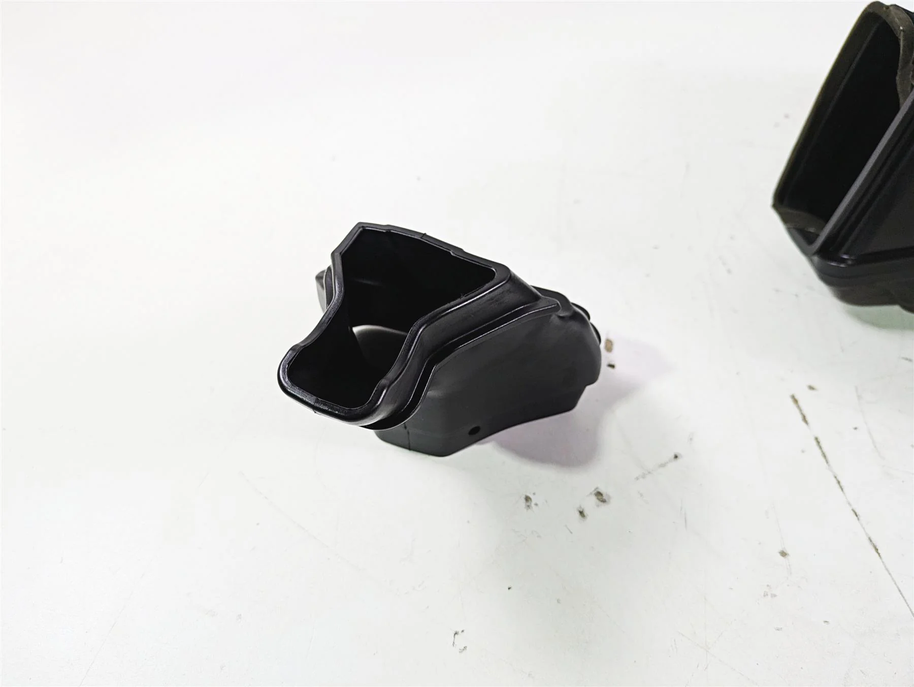 2019 Triumph Speed Triple RS 1050 Air Box Cleaner Breather Set T2205575 - Image 4