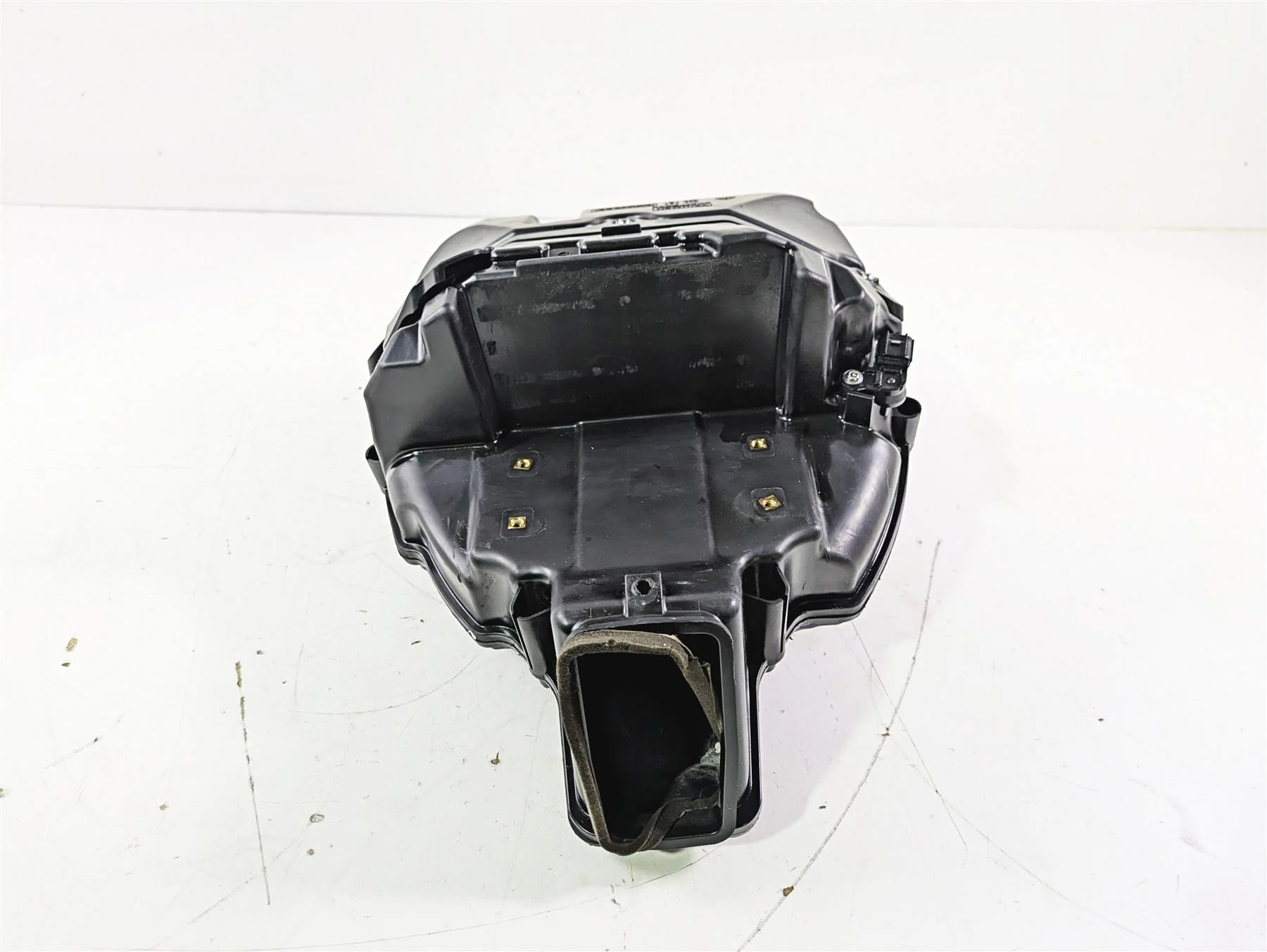 2019 Triumph Speed Triple RS 1050 Air Box Cleaner Breather Set T2205575 - Image 5