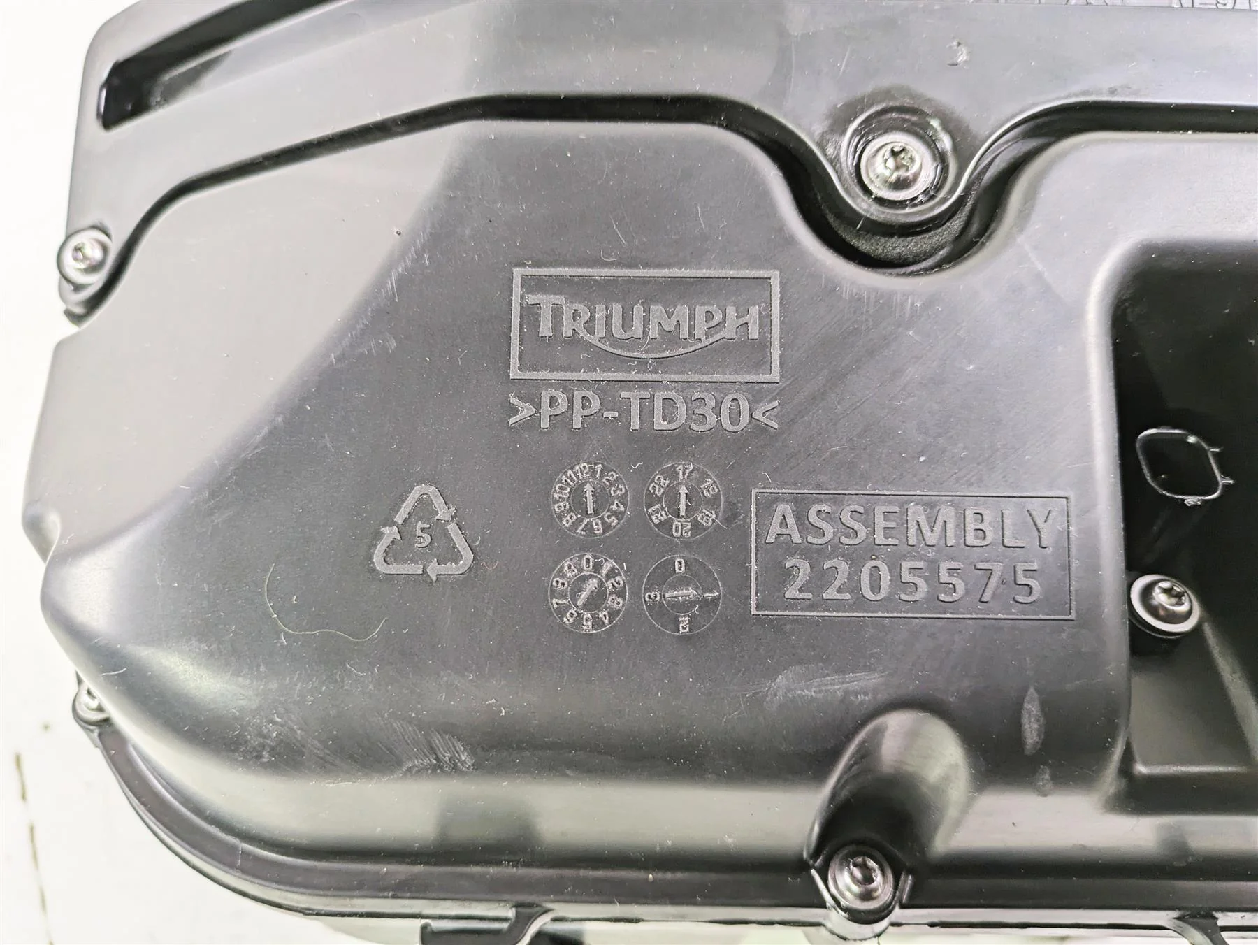 2019 Triumph Speed Triple RS 1050 Air Box Cleaner Breather Set T2205575 - Image 8