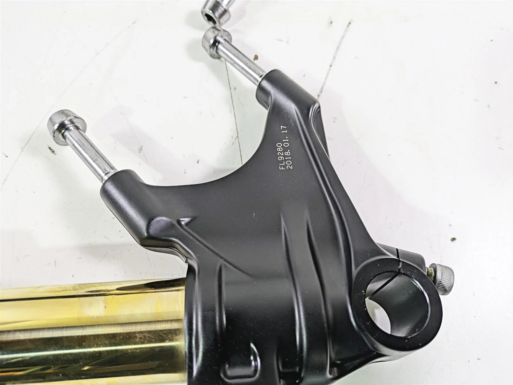 2019 Triumph Speed Triple RS 1050 Black Ohlins Front Fork Leg T2044034 T2044036 - Image 9