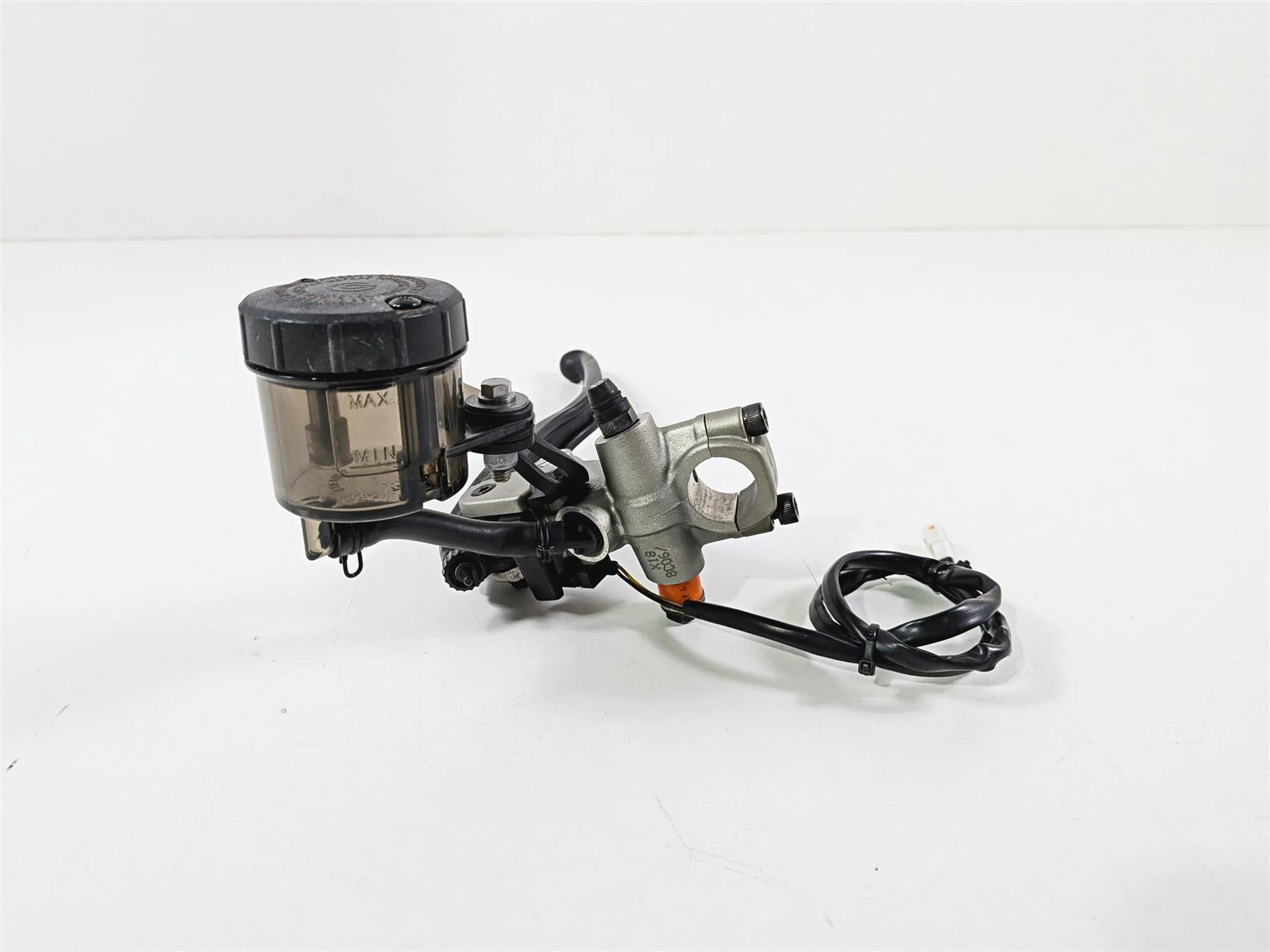 2019 Triumph Speed Triple RS 1050 Brembo Front Radial Brake Pump & Lever T2024898 - Image 4