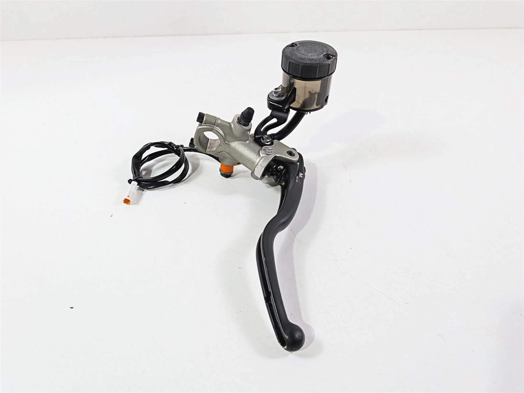 2019 Triumph Speed Triple RS 1050 Brembo Front Radial Brake Pump & Lever T2024898 - Image 6