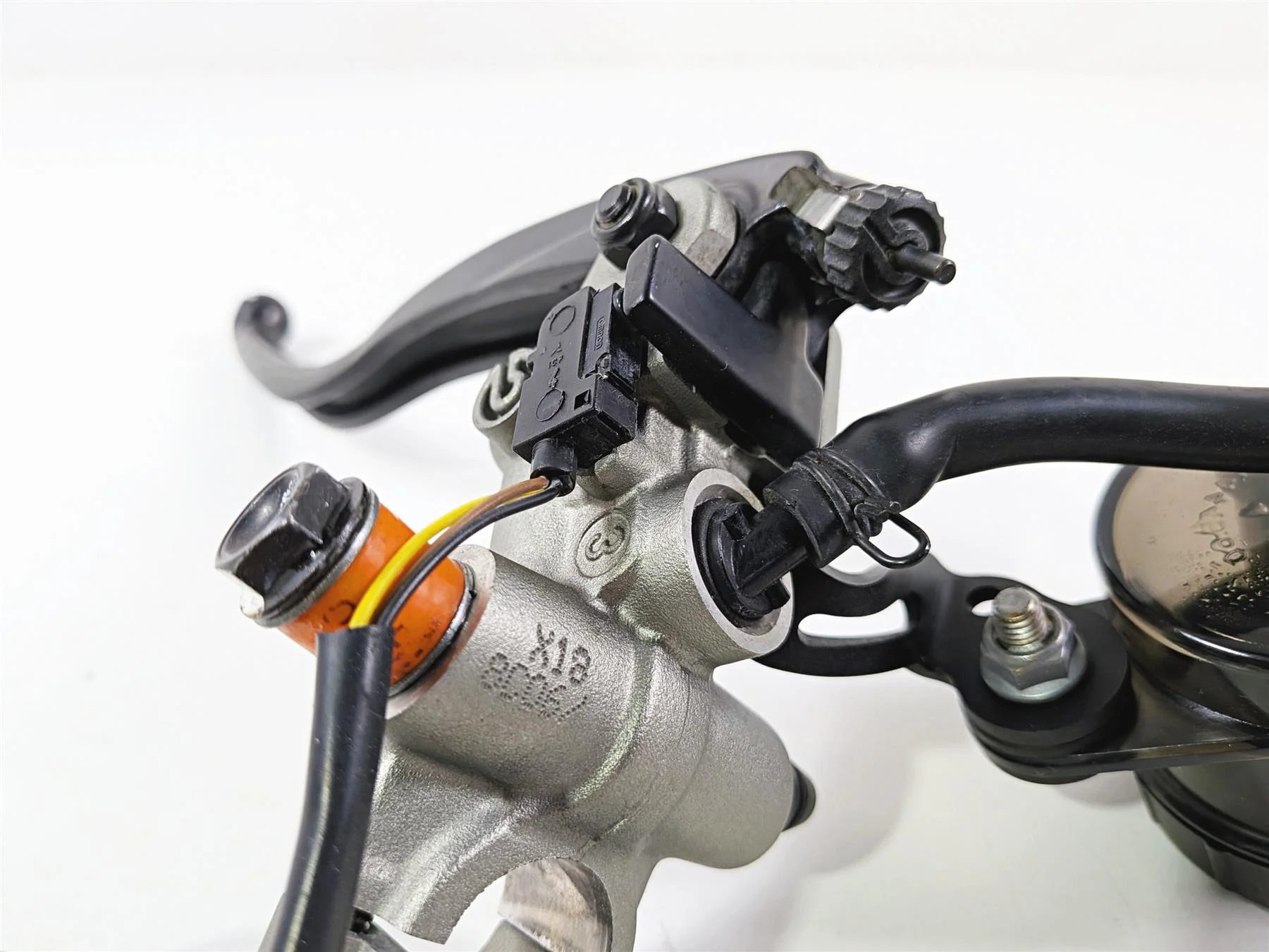 2019 Triumph Speed Triple RS 1050 Brembo Front Radial Brake Pump & Lever T2024898 - Image 9