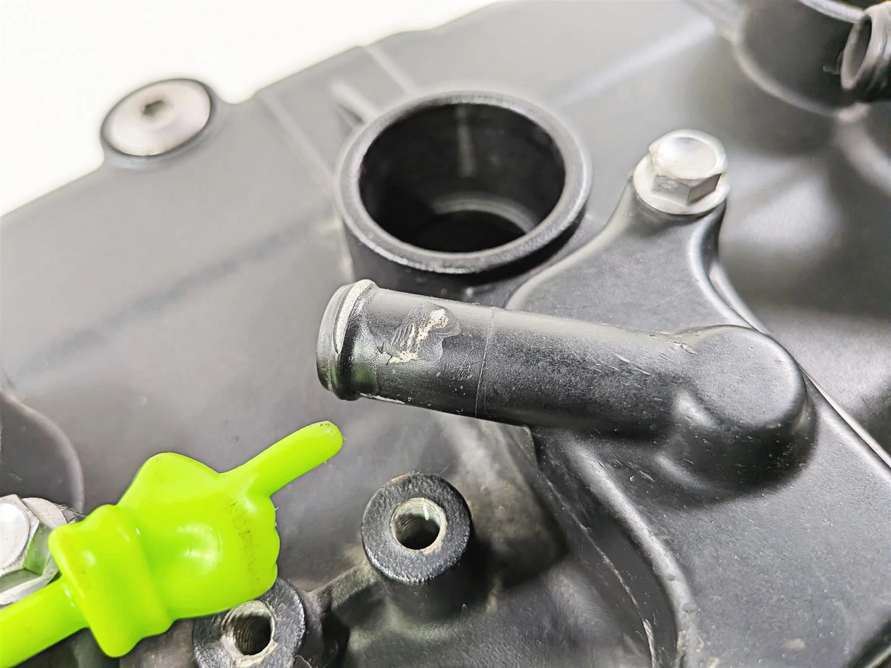 2019 Triumph Speed Triple RS 1050 Cylinderhead Top Valve Cover T1261340 - Image 10