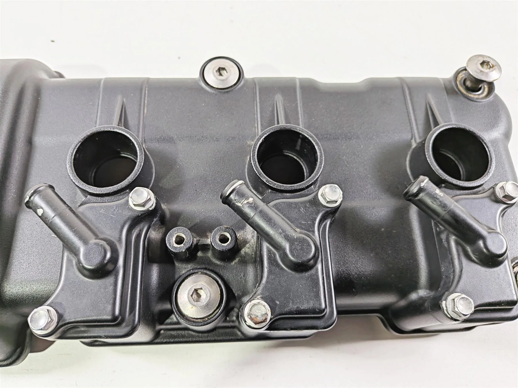 2019 Triumph Speed Triple RS 1050 Cylinderhead Top Valve Cover T1261340 - Image 12