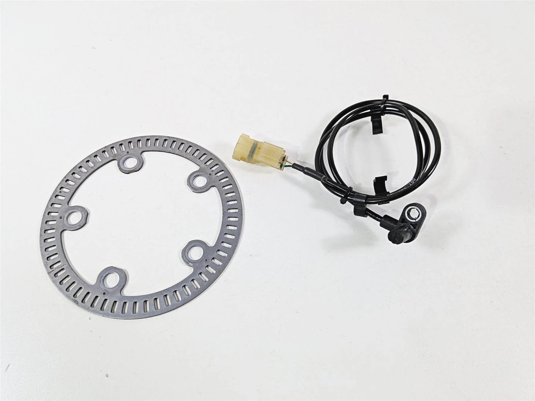 2019 Triumph Speed Triple RS 1050 Front Abs Brake Wheel Speed Sensor T2029270 - Image 2