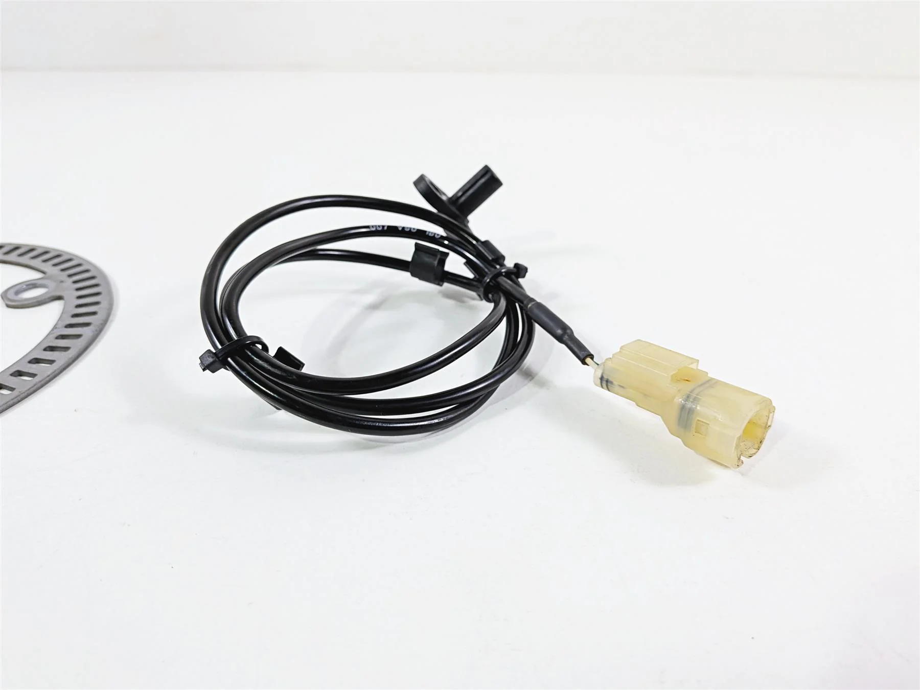 2019 Triumph Speed Triple RS 1050 Front Abs Brake Wheel Speed Sensor T2029270 - Image 5
