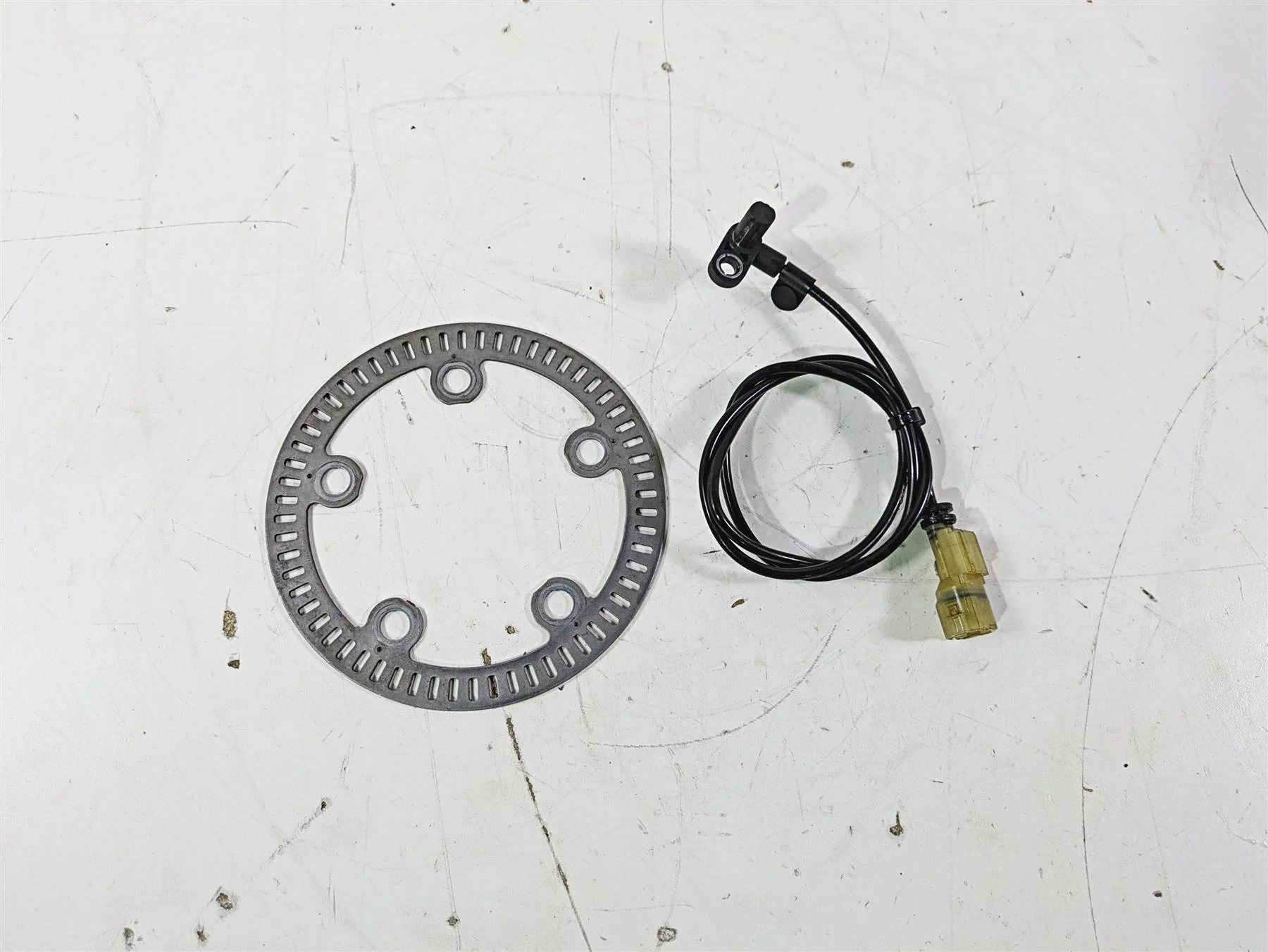 2019 Triumph Speed Triple RS 1050 Front Abs Brake Wheel Speed Sensor T2029270 - Image 4