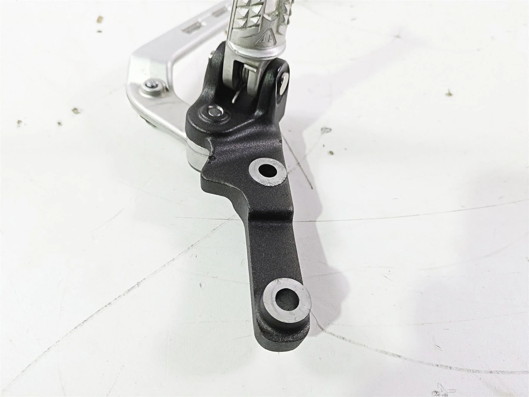 2019 Triumph Speed Triple RS 1050 Front Left Footpeg & Shifter READ T2081737 - Image 12