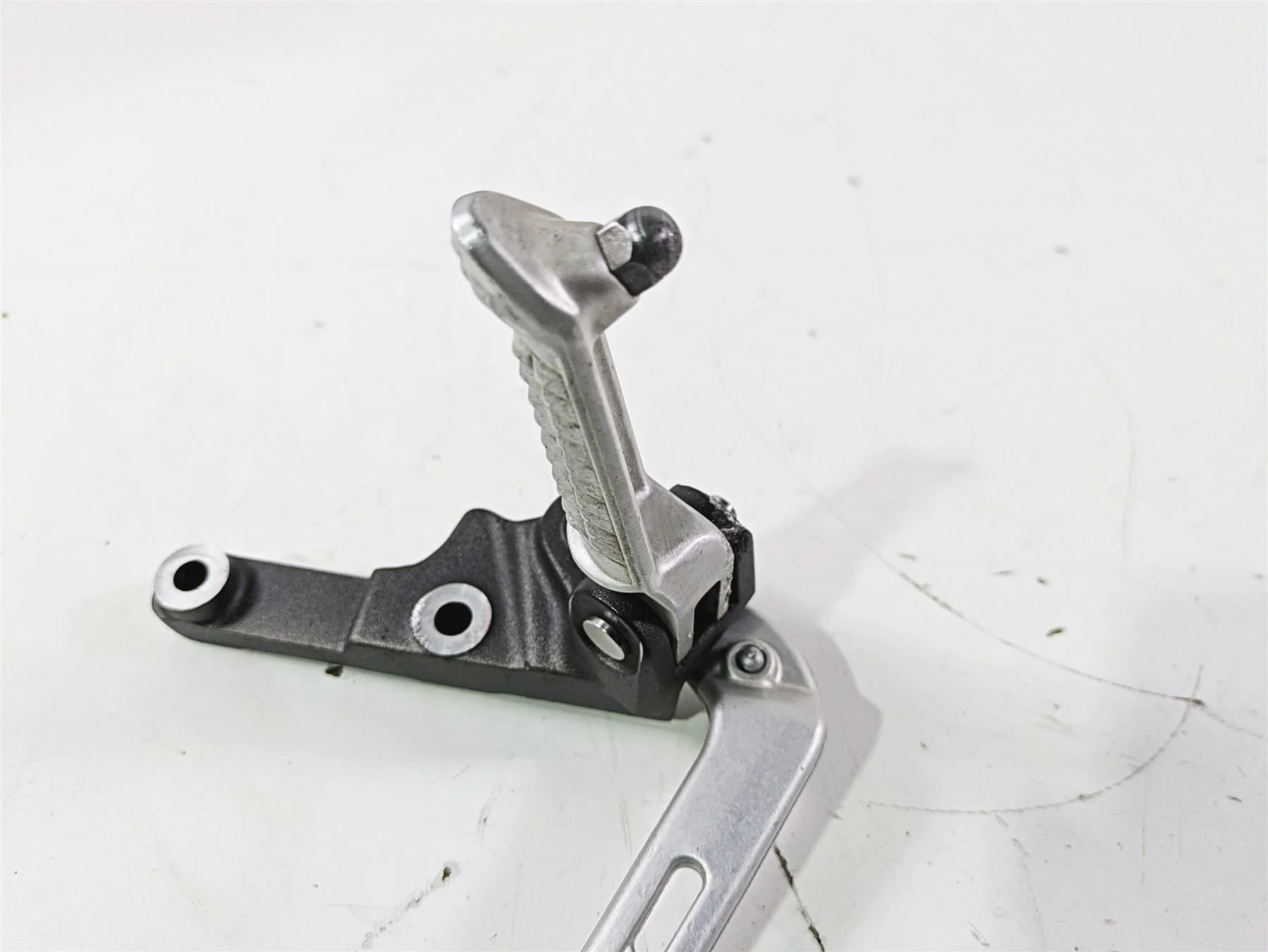 2019 Triumph Speed Triple RS 1050 Front Left Footpeg & Shifter READ T2081737 - Image 8