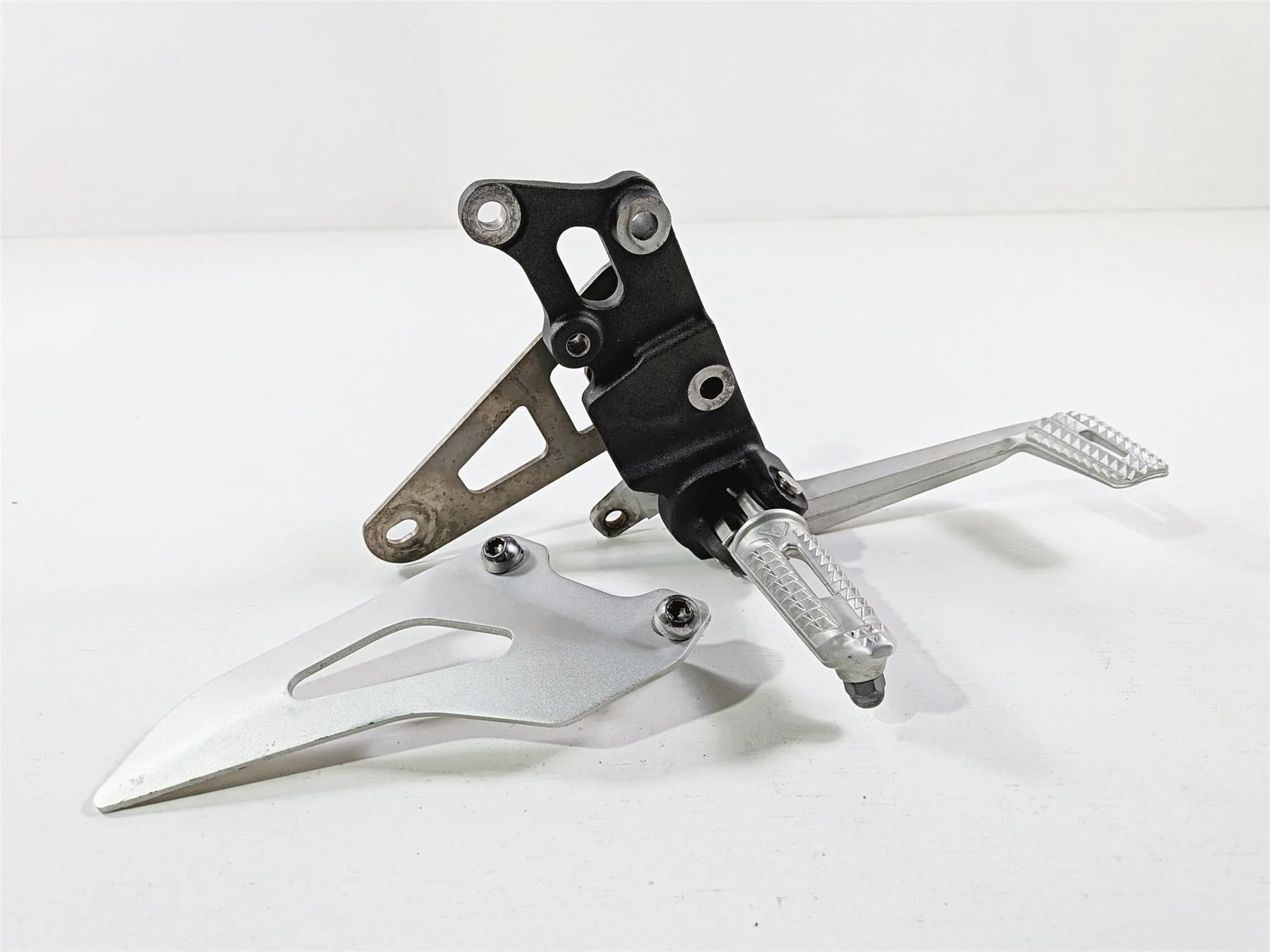2019 Triumph Speed Triple RS 1050 Front Right Foot Peg & Brake Pedal T2081844 - Image 11