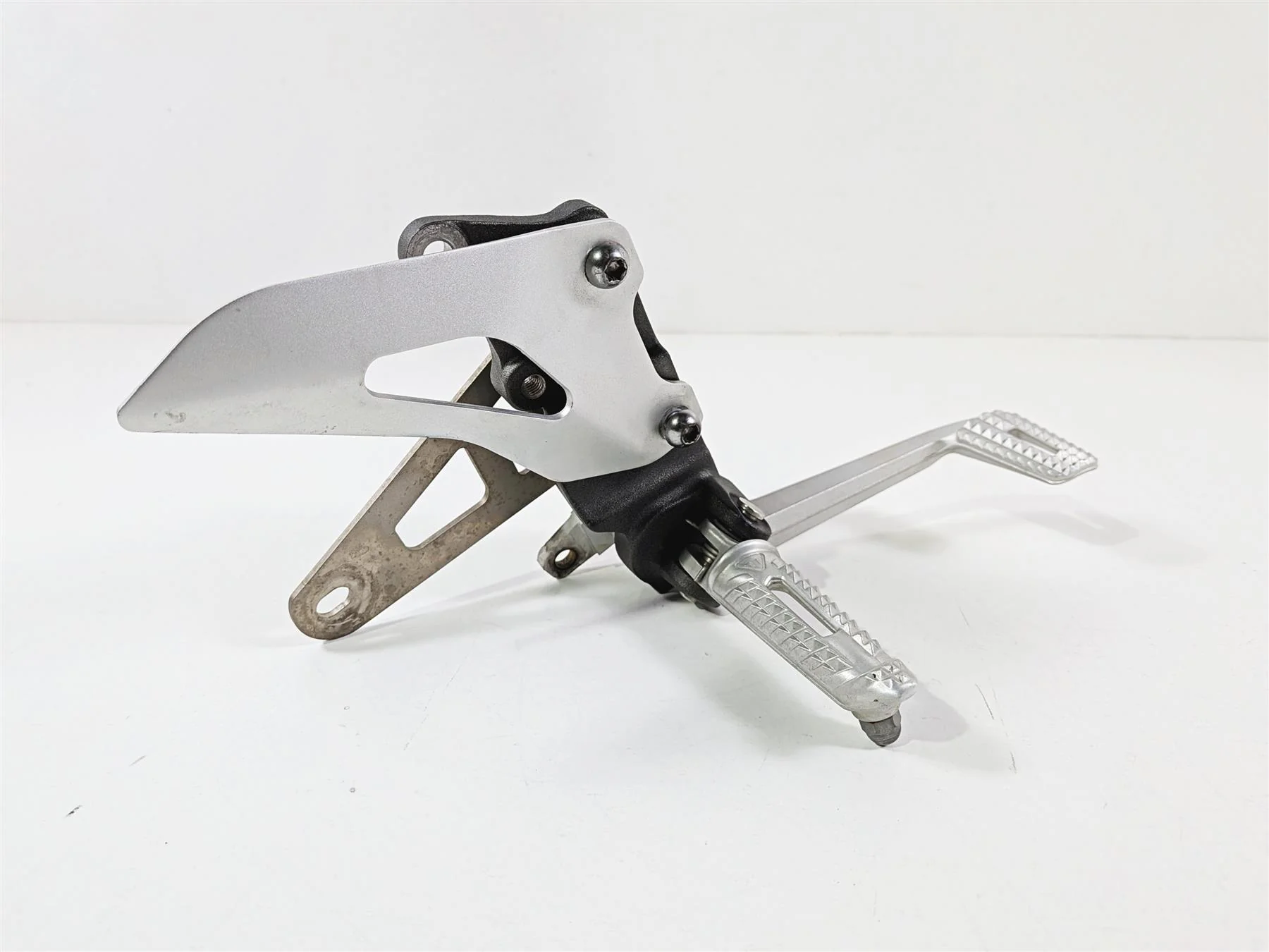 2019 Triumph Speed Triple RS 1050 Front Right Foot Peg & Brake Pedal T2081844 - Image 12
