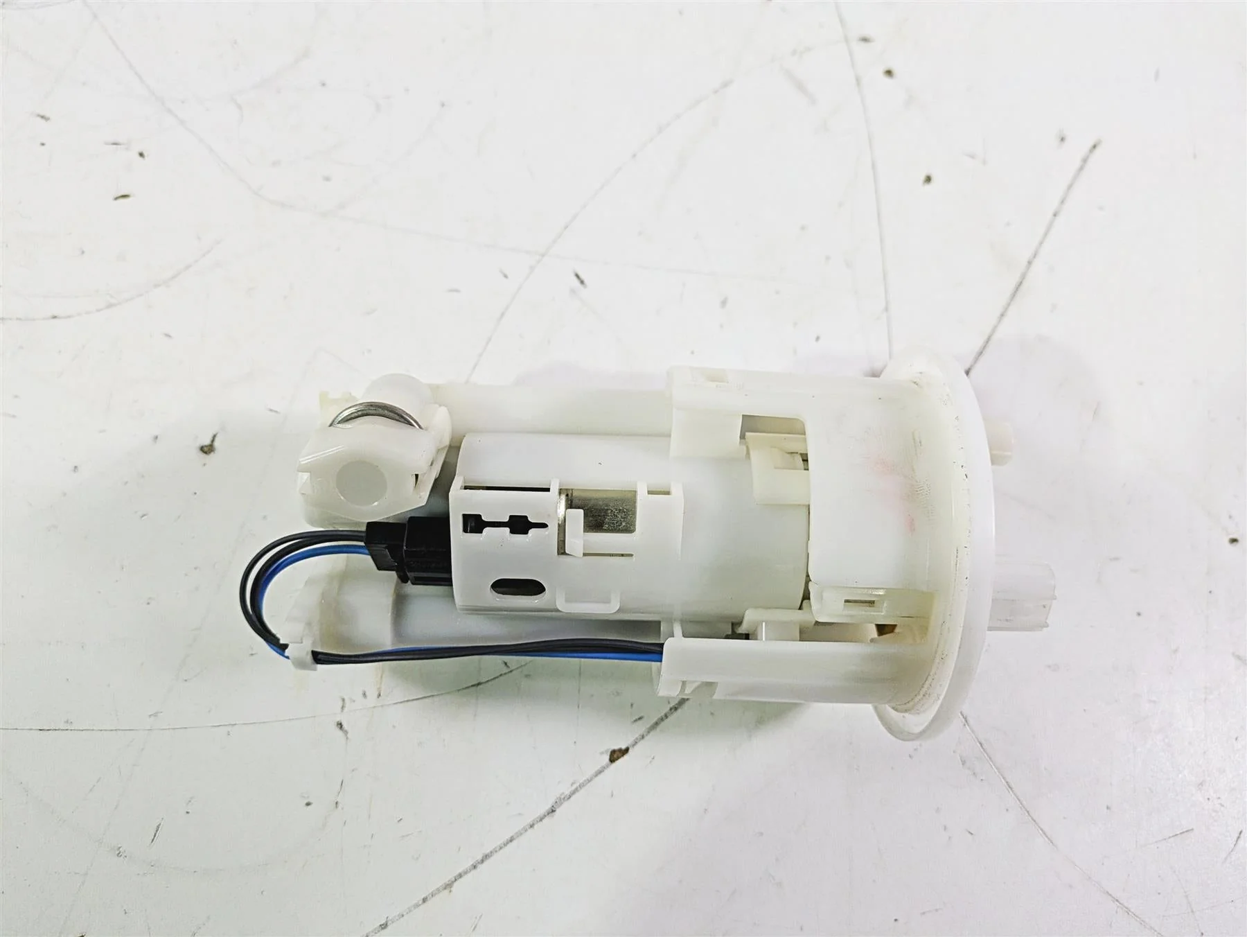 2019 Triumph Speed Triple RS 1050 Fuel Gas Petrol Pump & Sending Unit T2400735 - Image 5