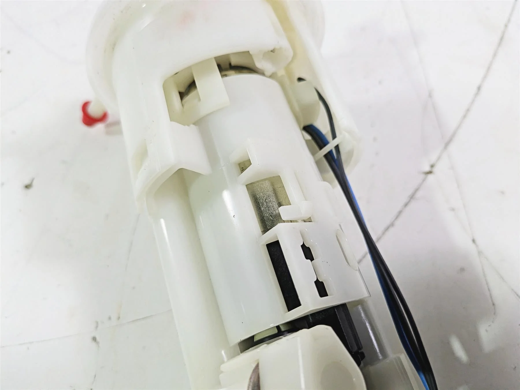 2019 Triumph Speed Triple RS 1050 Fuel Gas Petrol Pump & Sending Unit T2400735 - Image 9