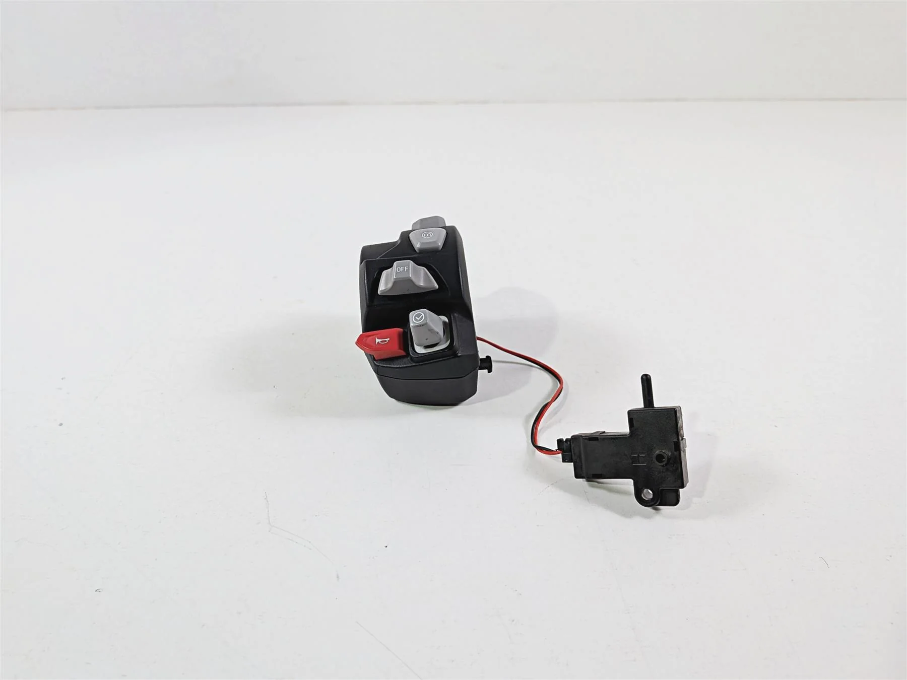 2019 Triumph Speed Triple RS 1050 Left Hand Control Switch Cruise T2044781 - Image 3