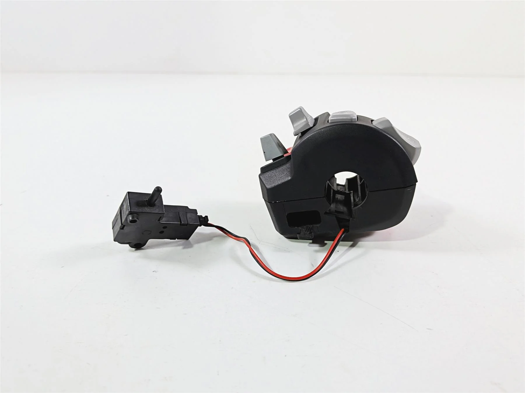 2019 Triumph Speed Triple RS 1050 Left Hand Control Switch Cruise T2044781 - Image 6