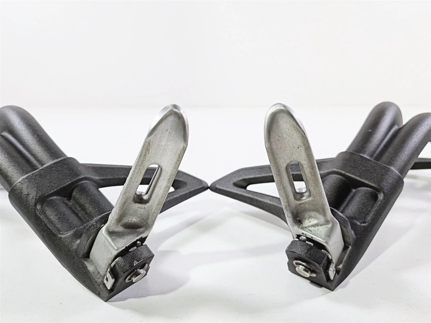 2019 Triumph Speed Triple RS 1050 Rear Passenger Footpeg Set T2081783 T2081784 - Image 14
