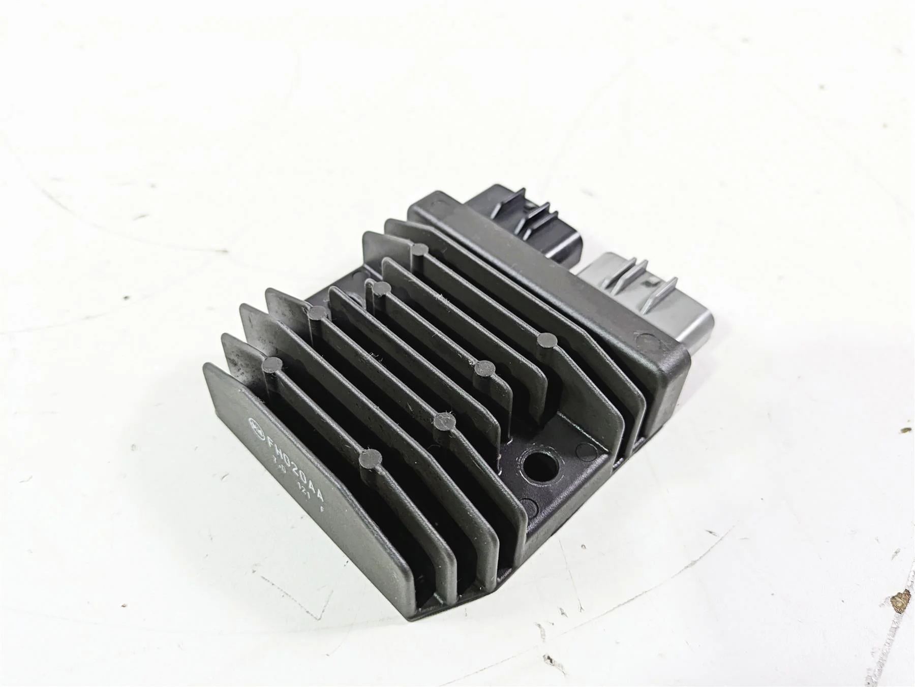 2019 Triumph Speed Triple RS 1050 Rectifier Voltage Regulator T1300675 FH020AA - Image 9