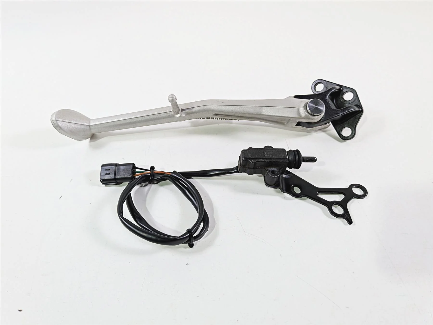 2019 Triumph Speed Triple RS 1050 Side Kickstand Kick Stand & Switch T2089733 - Image 4