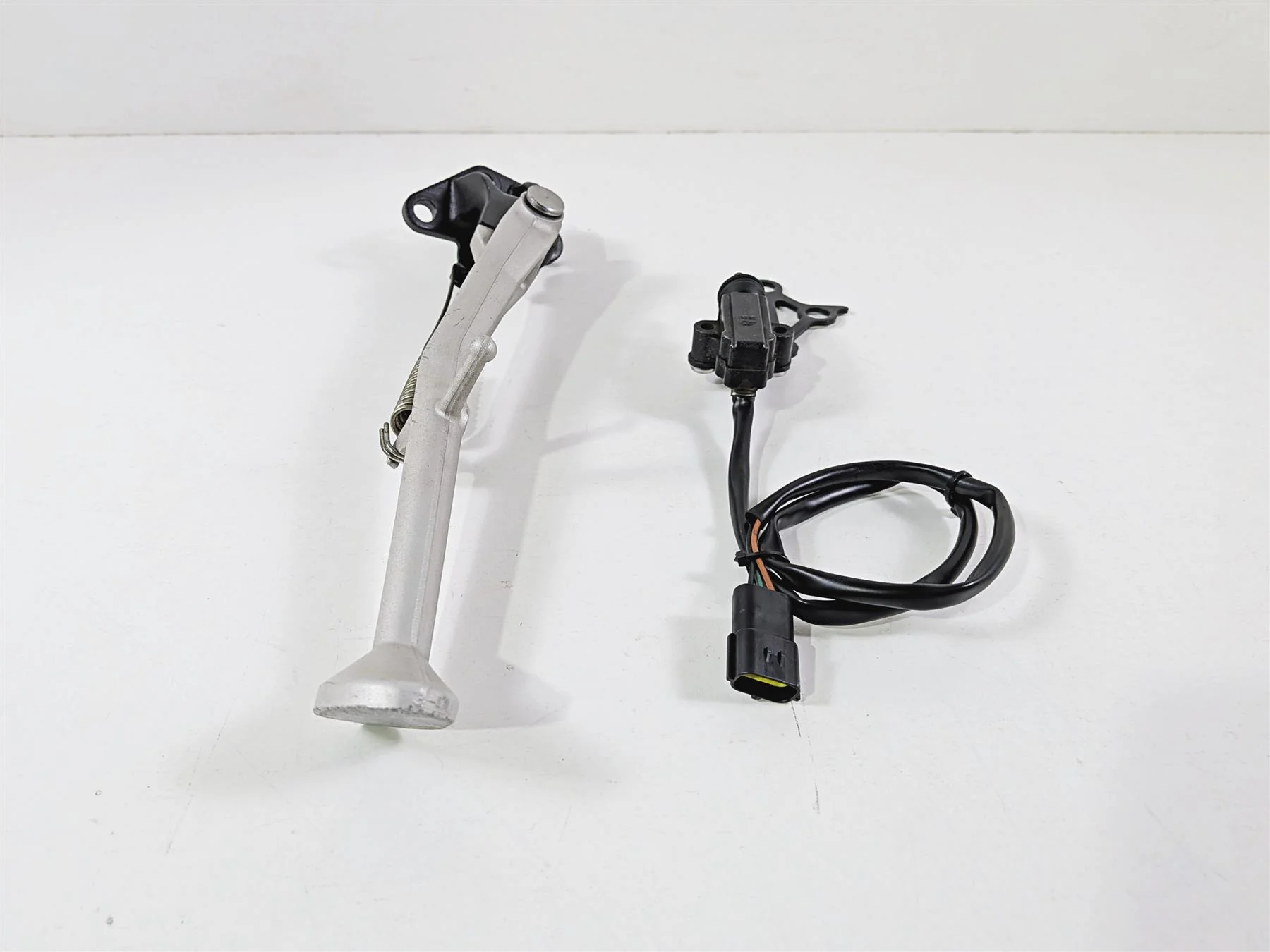 2019 Triumph Speed Triple RS 1050 Side Kickstand Kick Stand & Switch T2089733 - Image 5