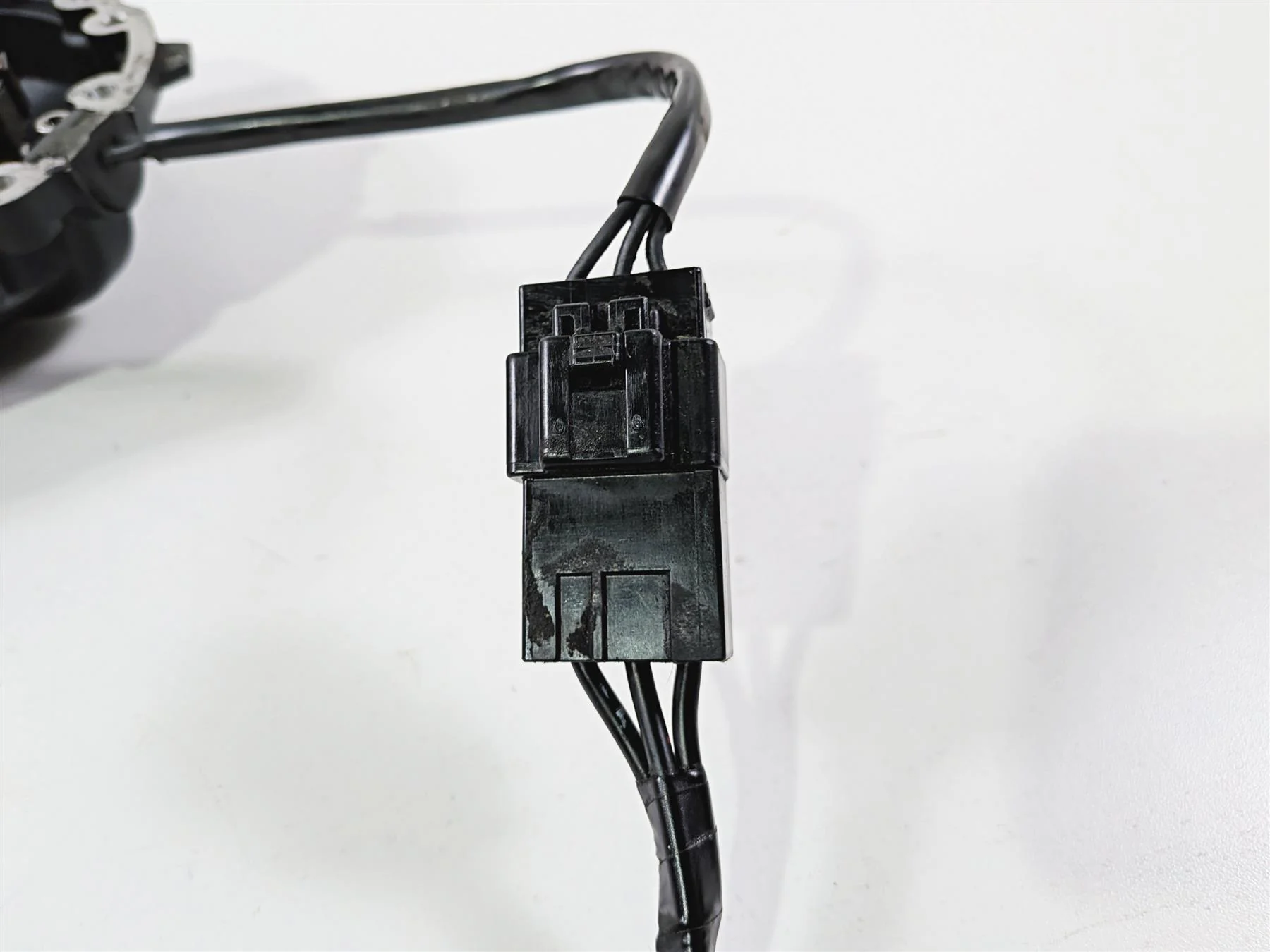 2019 Triumph Speed Triple RS 1050 Stator Alternator Generator & Cover T1300196 - Image 12