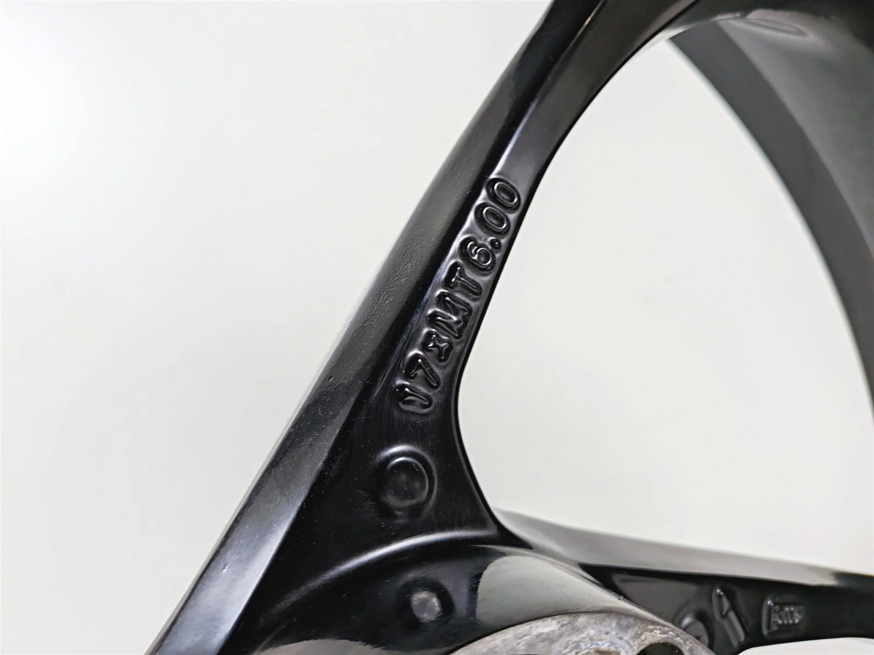 2019 Triumph Speed Triple RS 1050 Straight Nice Rear Wheel Rim 17x6 T2010574 - Image 7