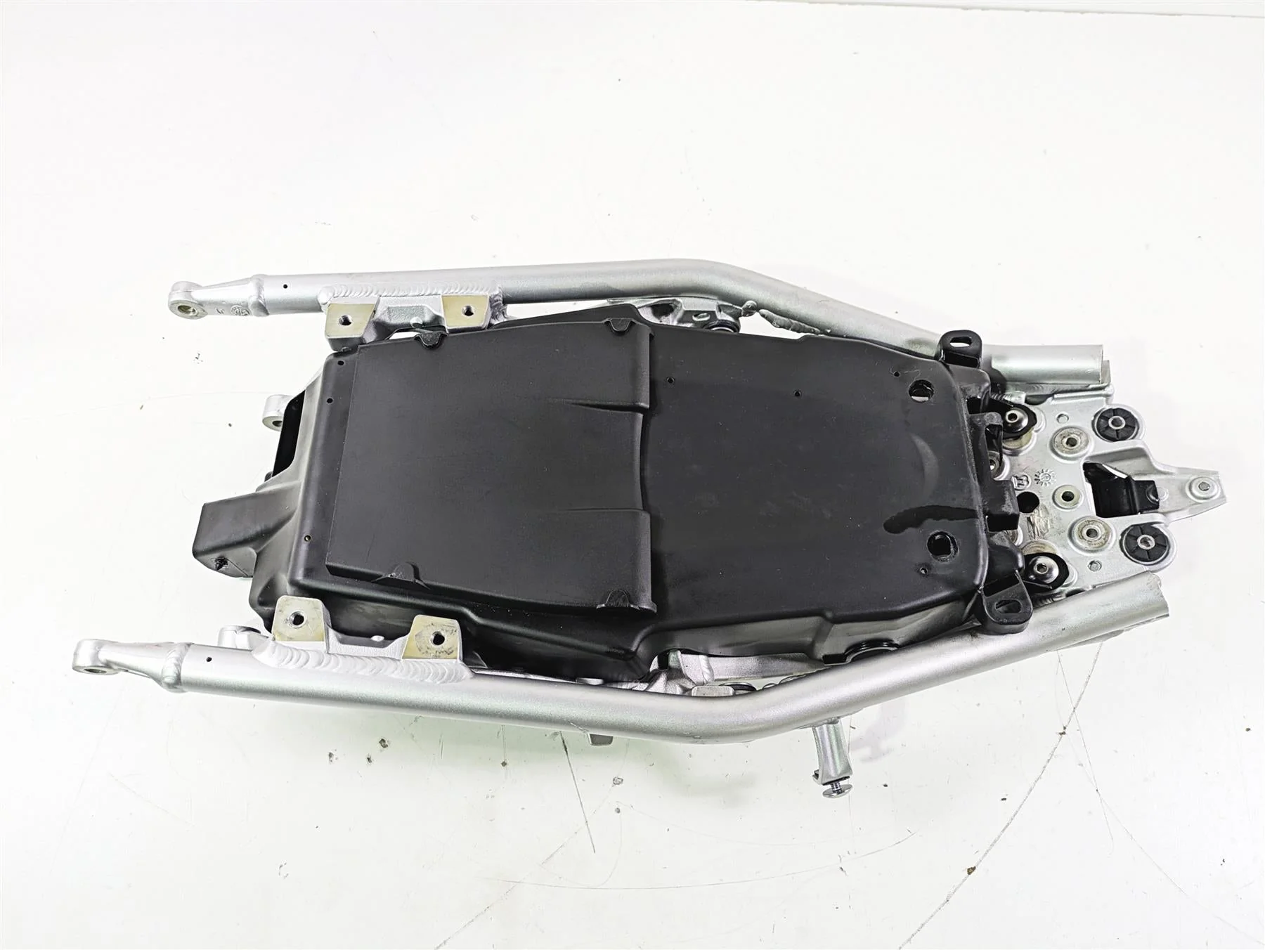 2019 Triumph Speed Triple RS 1050 Subframe Sub Frame & Inner Fender T2079742 - Image 9