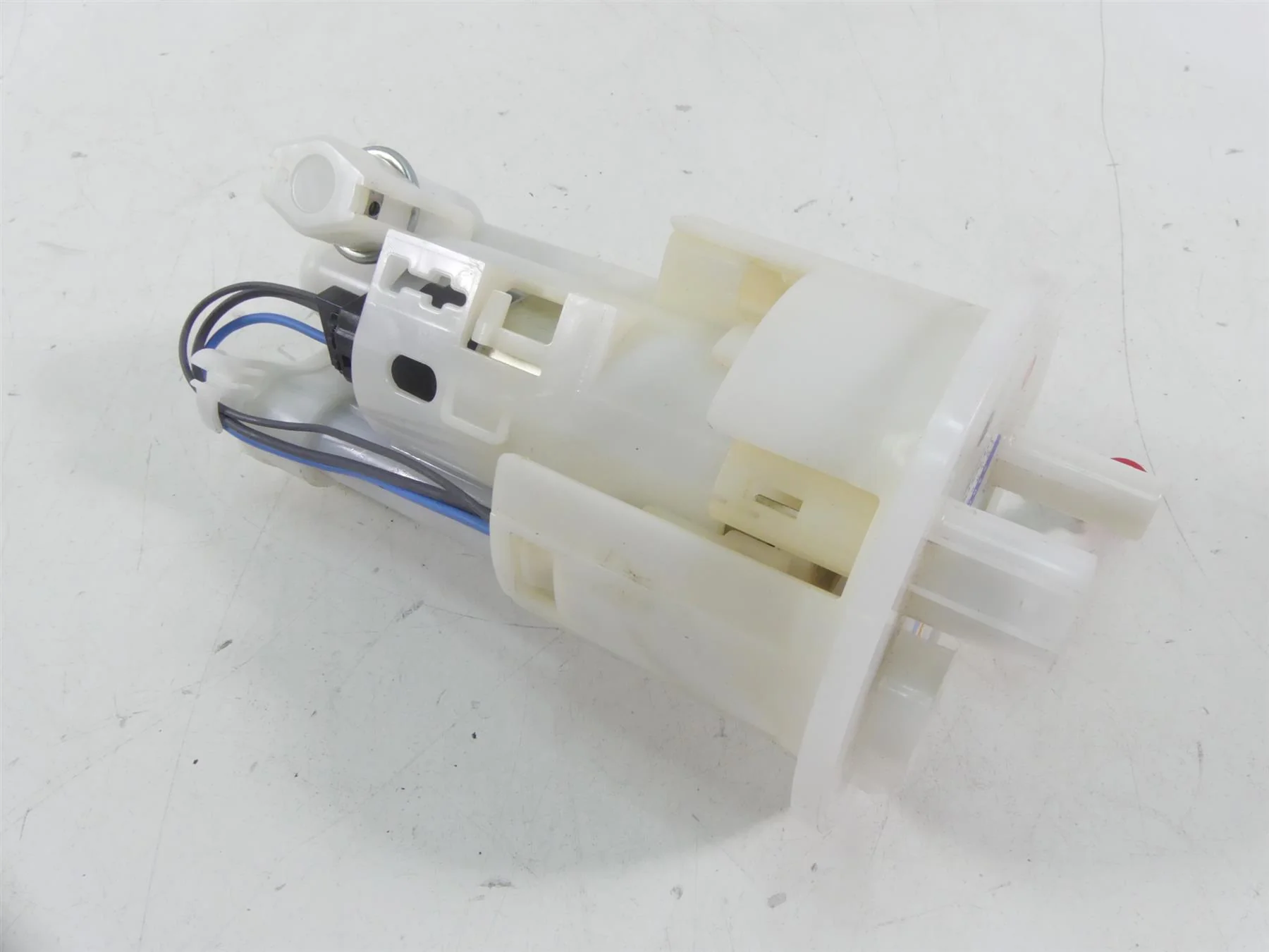 2019 Triumph Street Triple 765R Denso Fuel Gas Petrol Pump - Tested T2400735 - Image 2