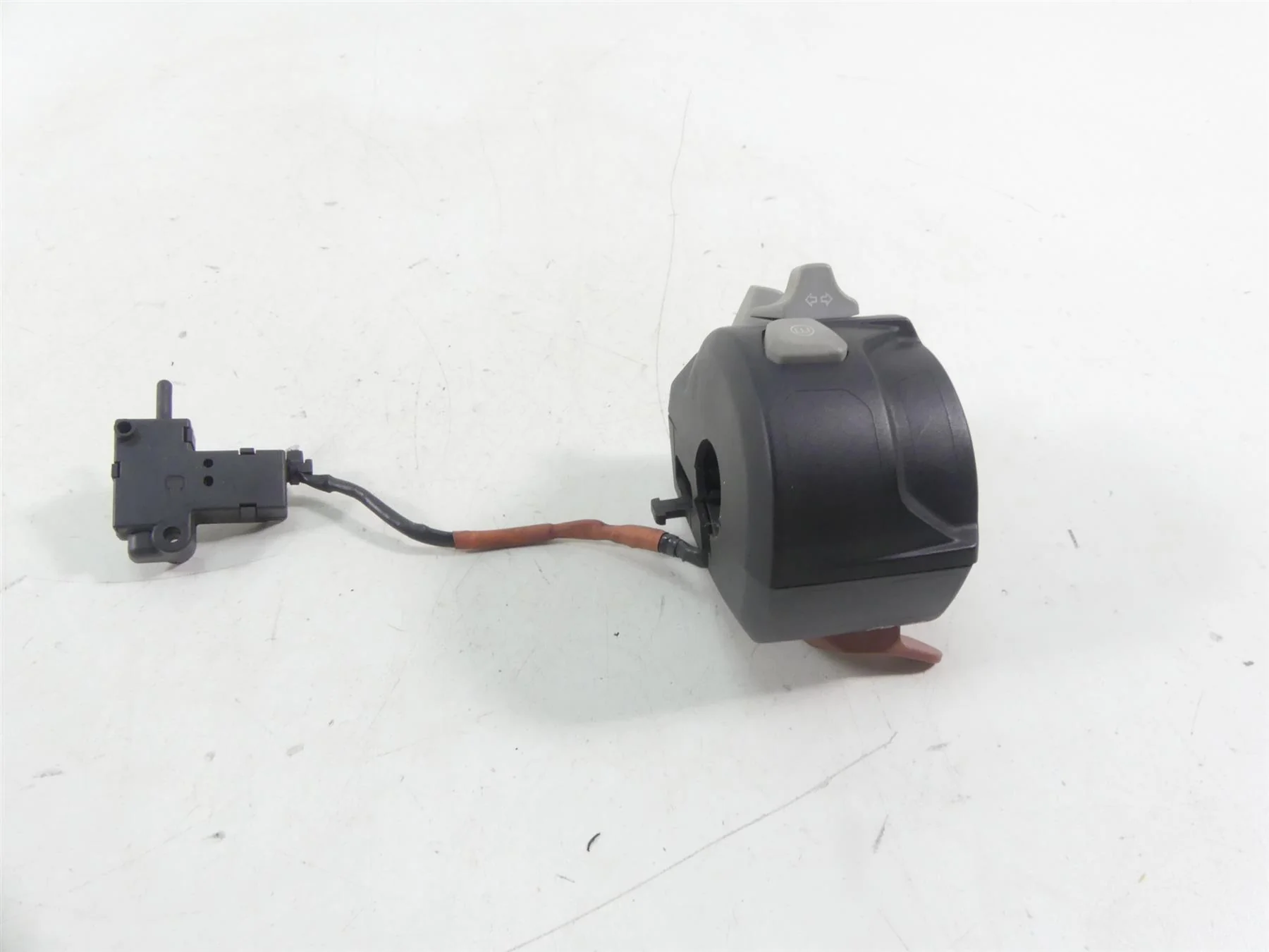 2019 Triumph Street Triple 765R Left Hand Control Switch Light T2049729 - Image 3