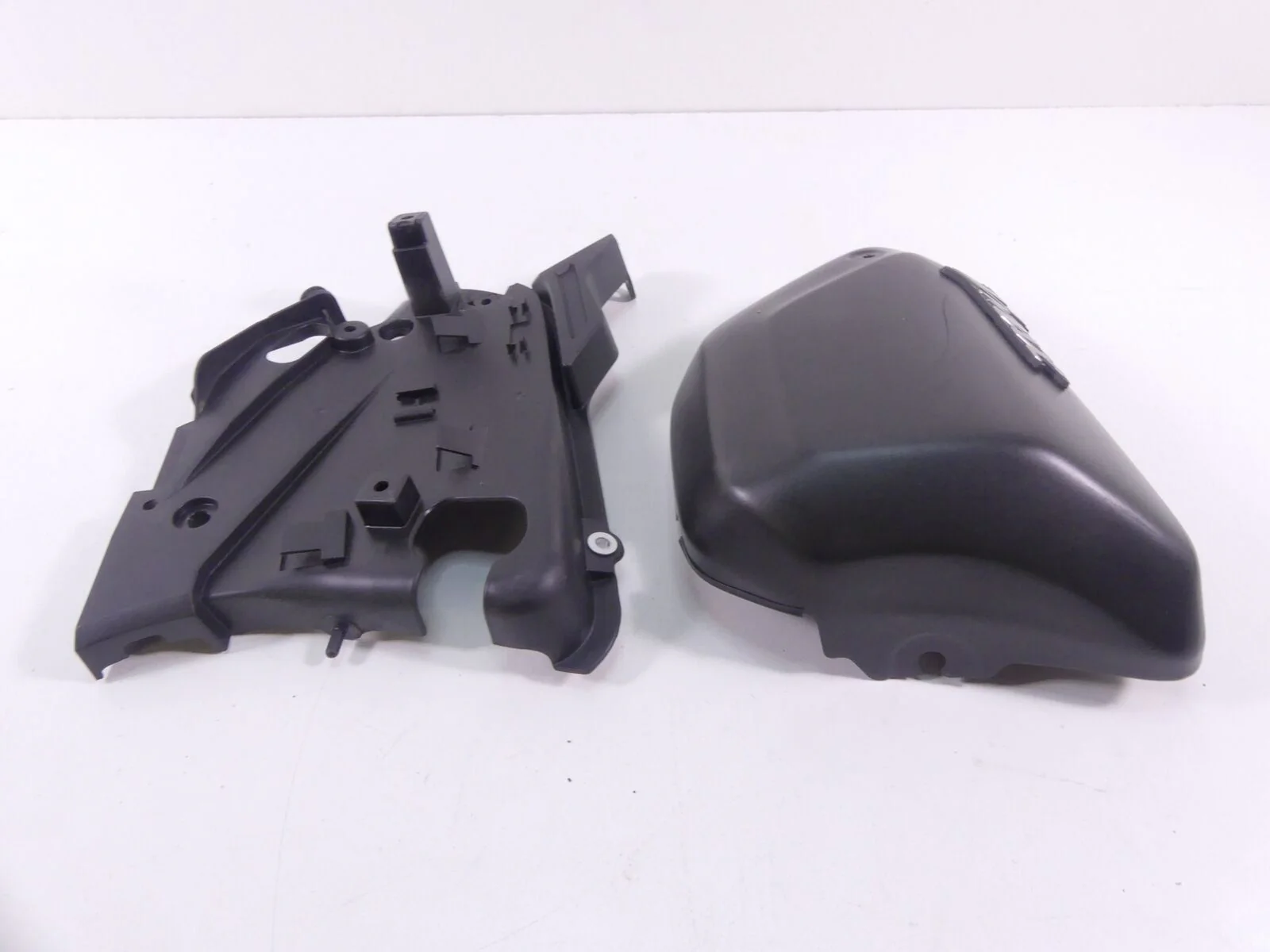 2019 Yamaha VMX17 V-Max 1700 Right Side Cover Fairing + Mount 2S3-21741-20-00 - Image 5