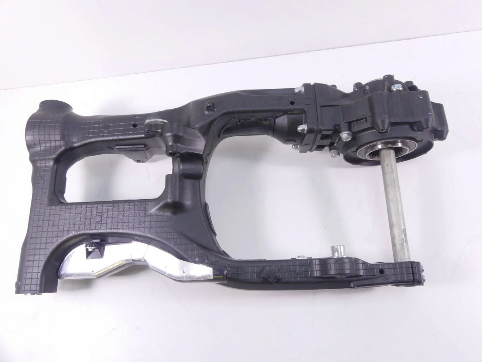 2019 Yamaha VMX17 V-Max 1700 Swingarm Swing Arm Differential Read 2S3-46101-10-0 - Image 7