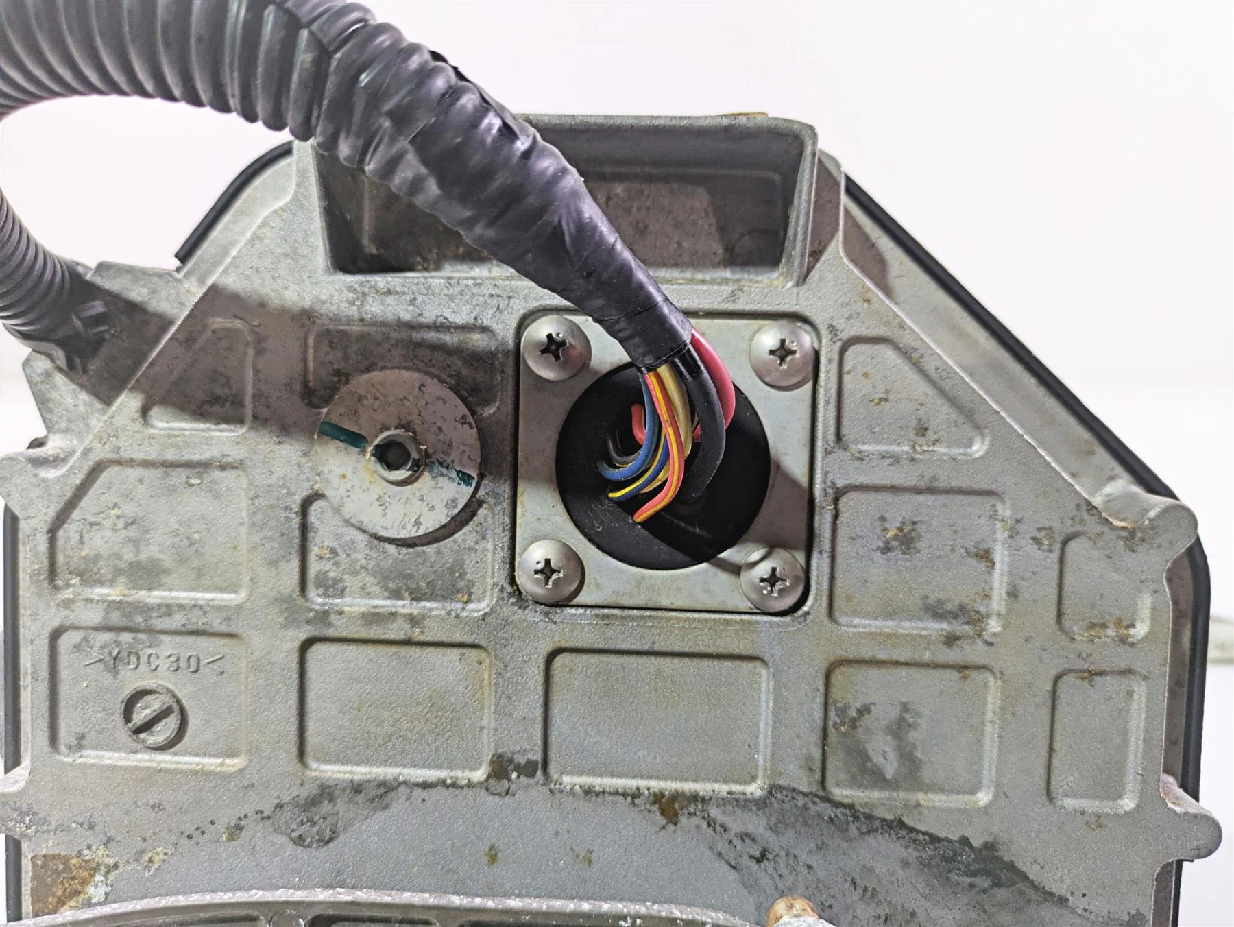 2019 Yamaha VX Cruiser HO 1800 Reverse Control Motor & Box F2X-6140B-05-00 - Image 10