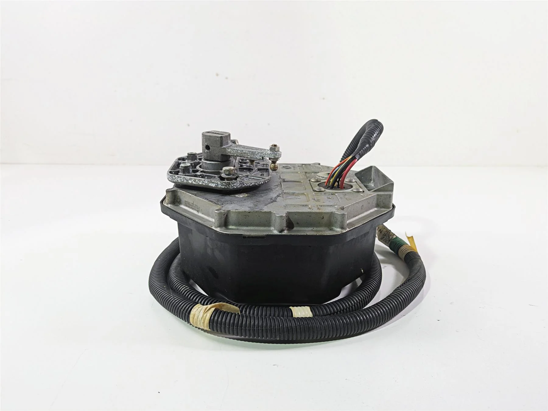 2019 Yamaha VX Cruiser HO 1800 Reverse Control Motor & Box F2X-6140B-05-00 - Image 5