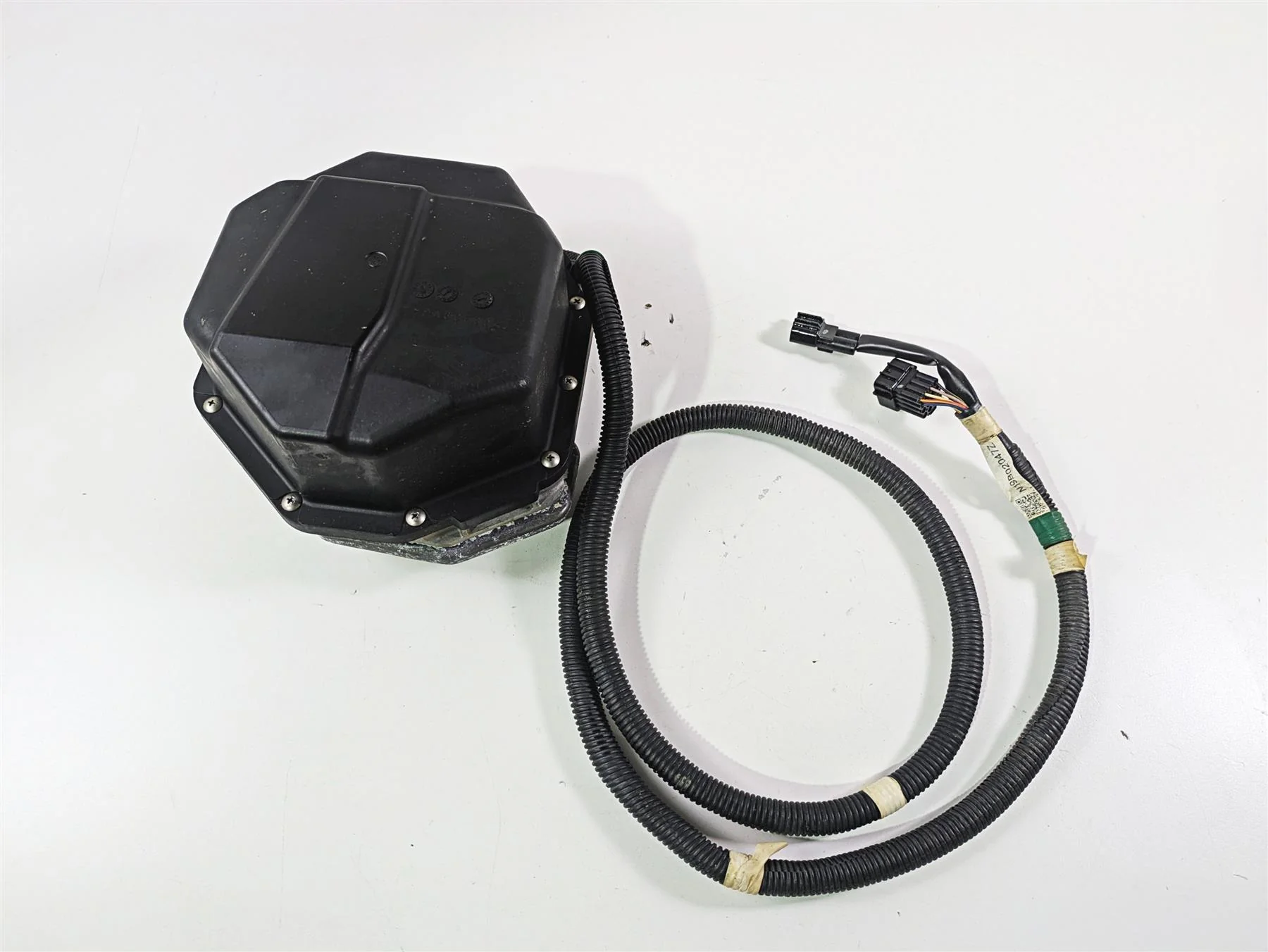 2019 Yamaha VX Cruiser HO 1800 Reverse Control Motor & Box F2X-6140B-05-00 - Image 6
