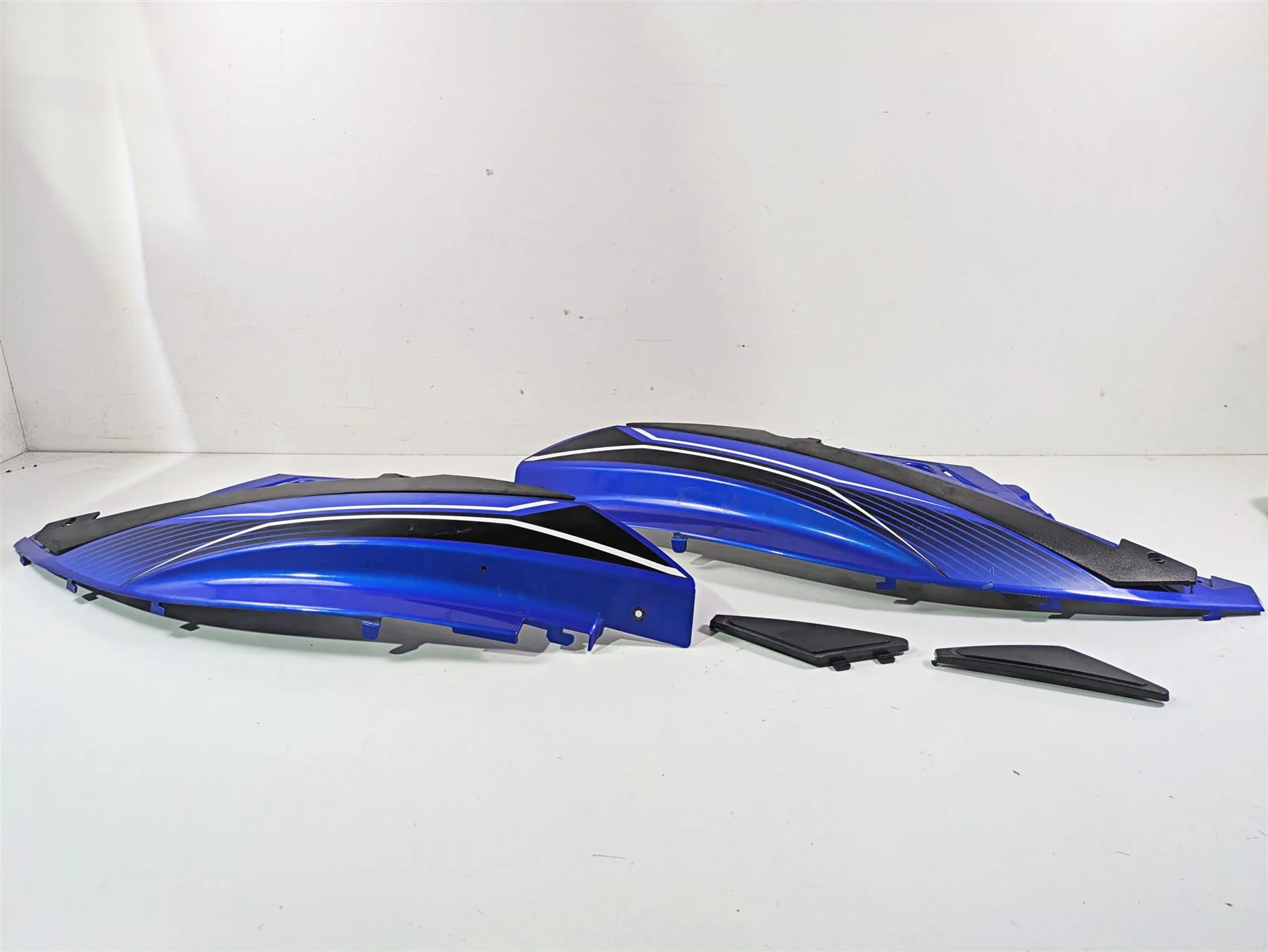2019 Yamaha VX Cruiser HO 1800 Side & Knee Cover Fairing Set F2X-U377B-10 - Image 2