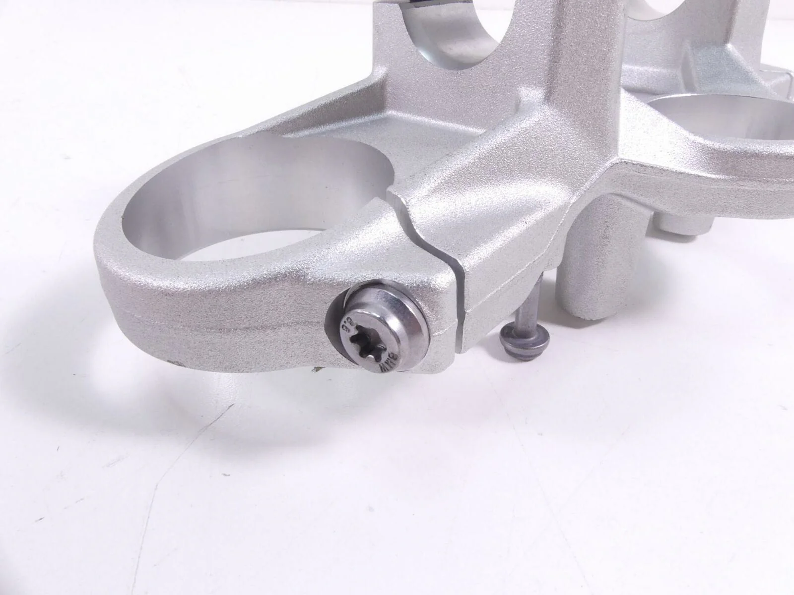 2020 BMW F900 R F900R K83 Upper Triple Tree Steering Clamp Risers 8404205 - Image 10
