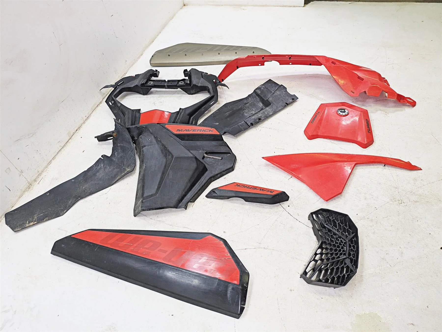 2020 Can Am Maverick X3 Turbo R STD Outer Coloured Fairings Covers Set 705012458 - Image 2