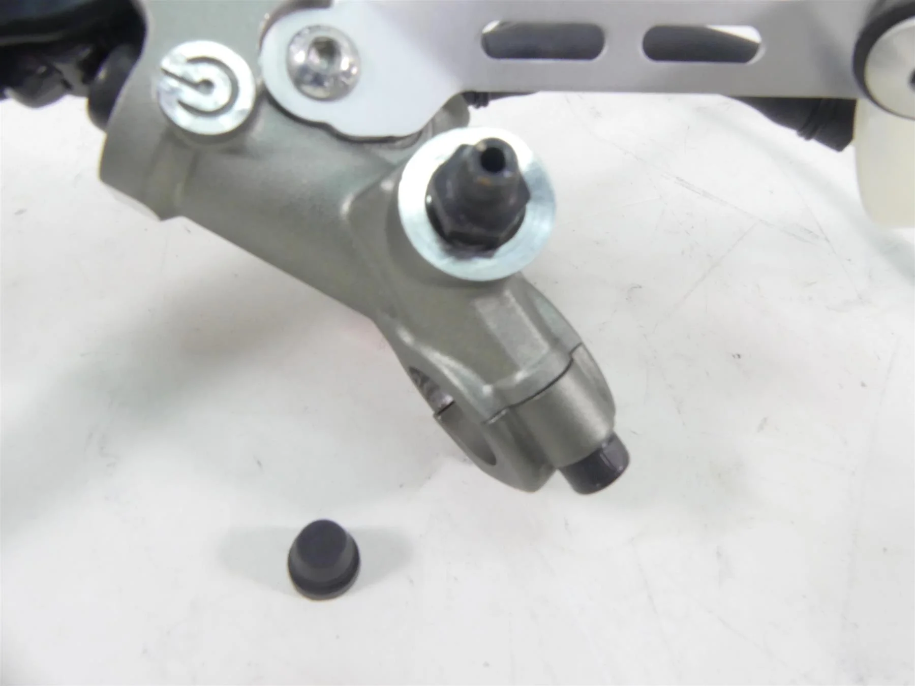 2020 Ducati Panigale V2 Brembo Radial Clutch Master Cylinder & Lever 63040881A - Image 3