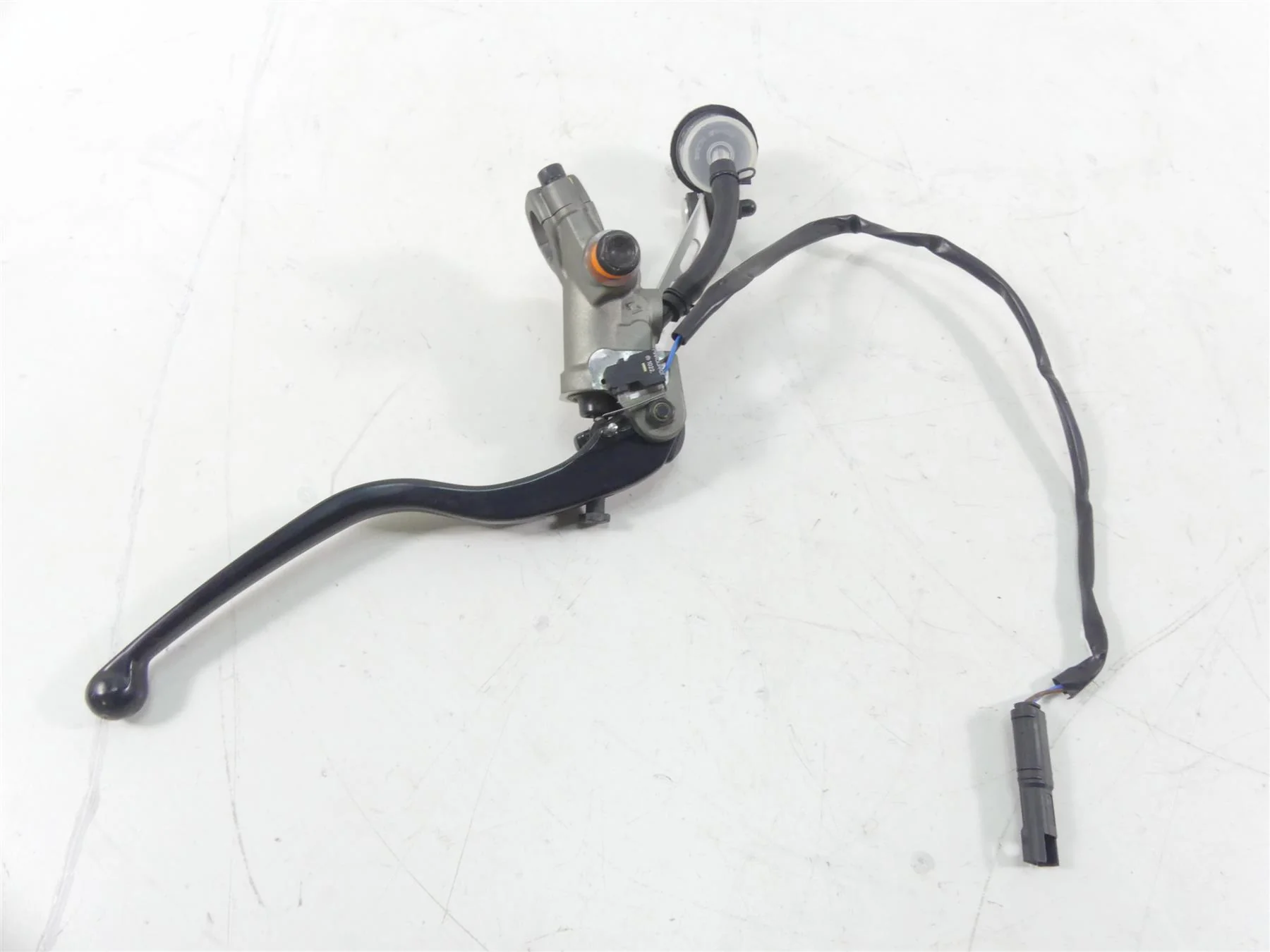 2020 Ducati Panigale V2 Brembo Radial Clutch Master Cylinder & Lever 63040881A - Image 6
