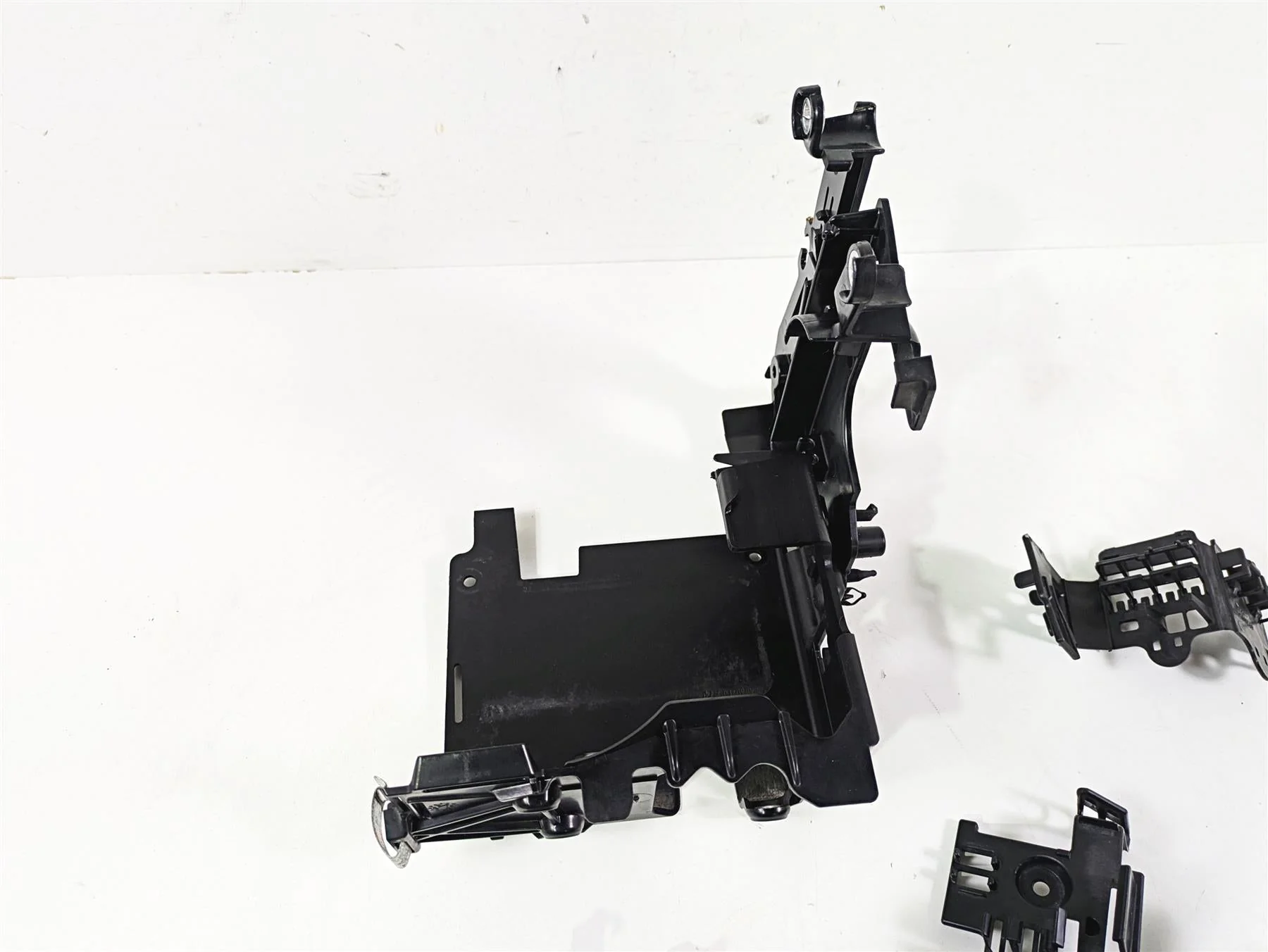 2020 Harley Softail FXST Standard Electrical Battery Carrier Set 69201632 - Image 6