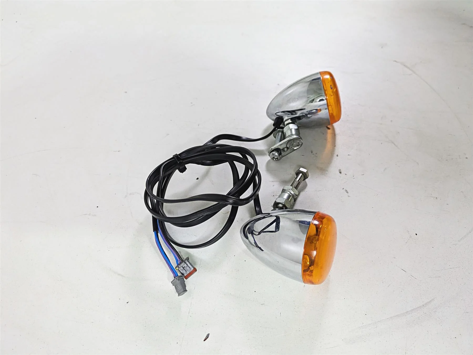 2020 Harley Softail FXST Standard Front Blinker Turn Signal Set 67800519 - Image 2