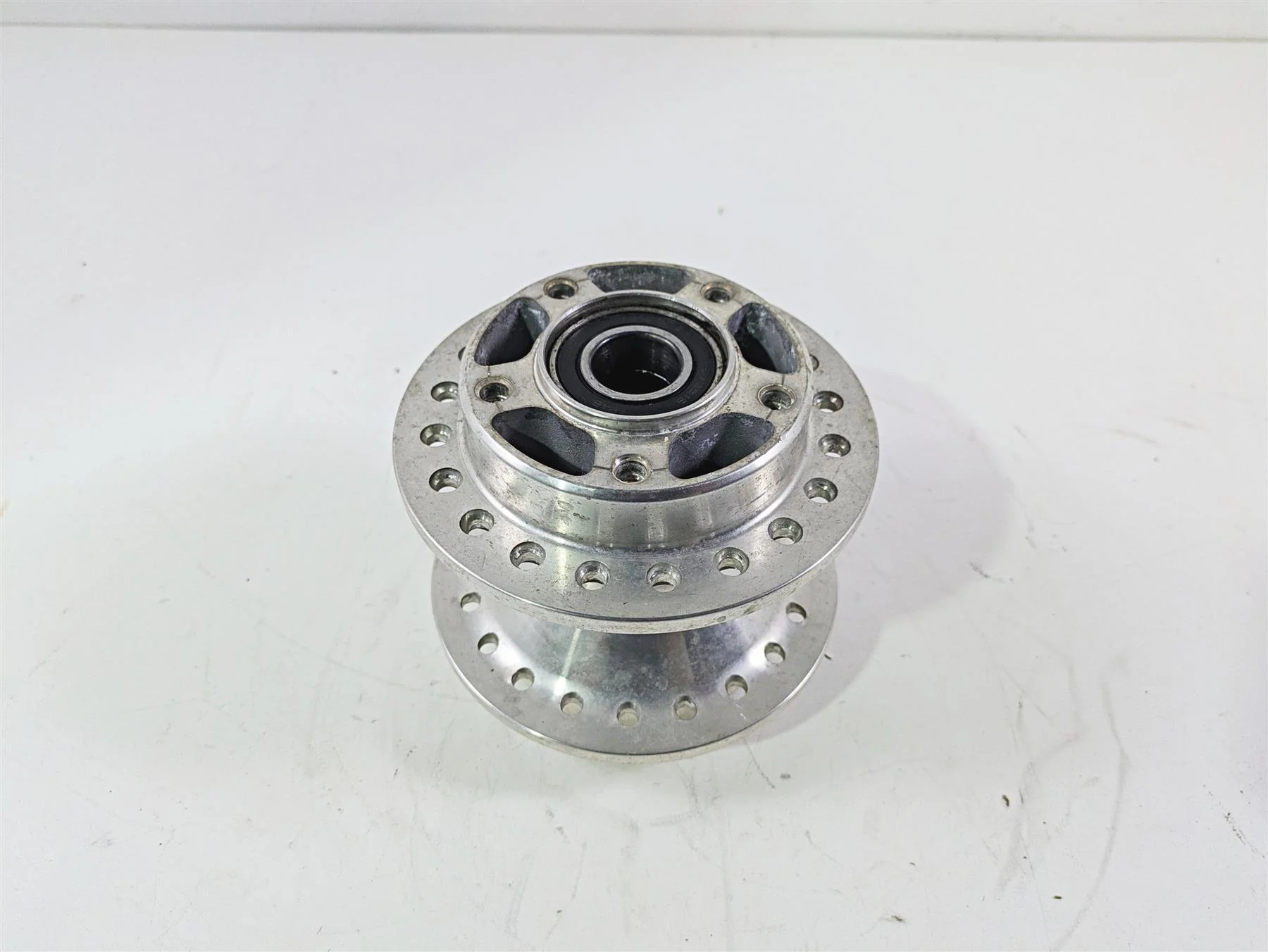 2020 Harley Softail FXST Standard Front Wheel Hub Spoke Rim 43001-06 - Image 3