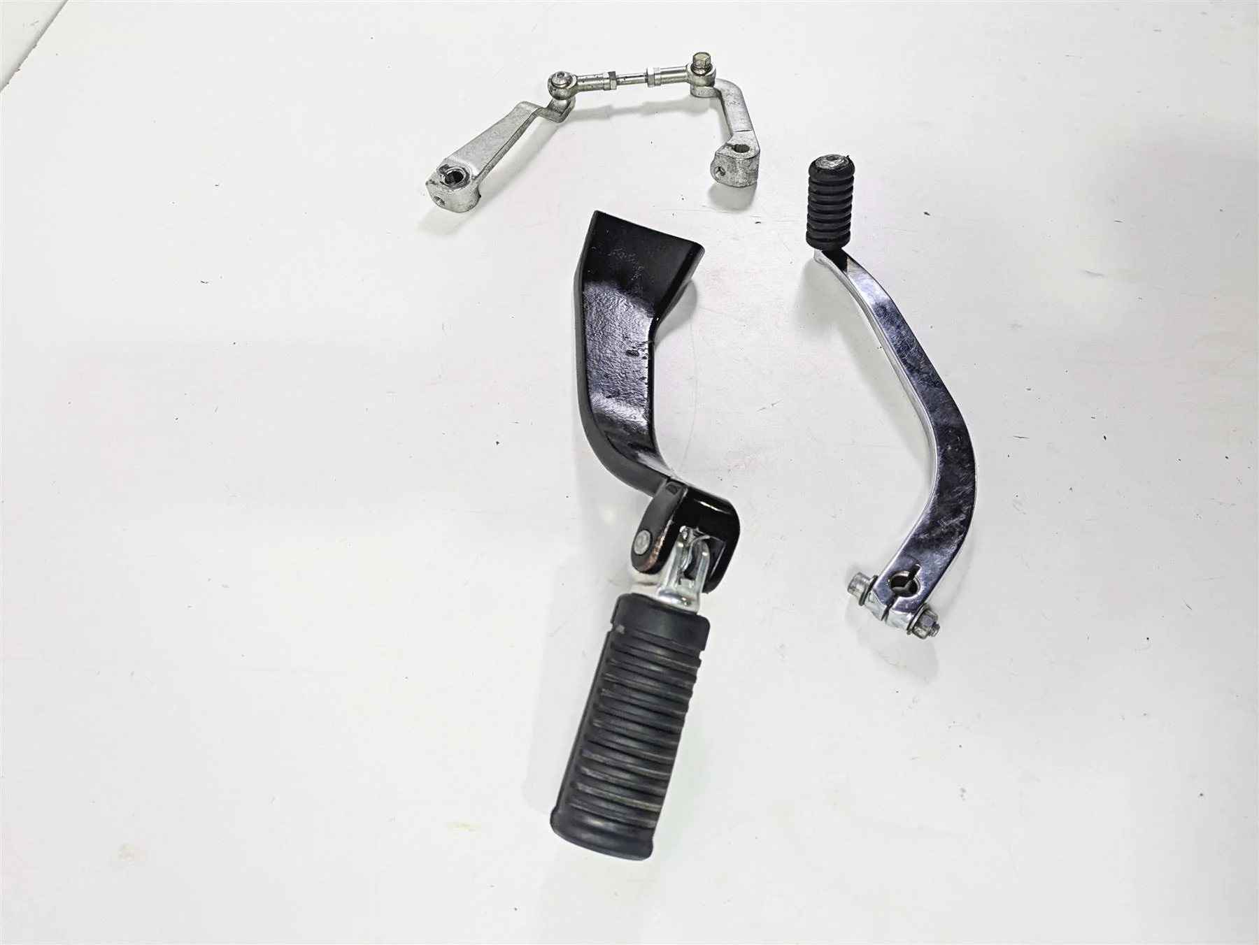 2020 Harley Softail FXST Standard Left Footpeg & Shifter Pedal 50500603 33600126 - Image 2