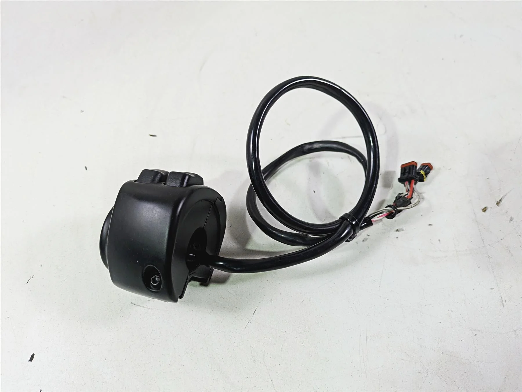 2020 Harley Softail FXST Standard Right Hand Start Stop Control Switch 71500462 - Image 3