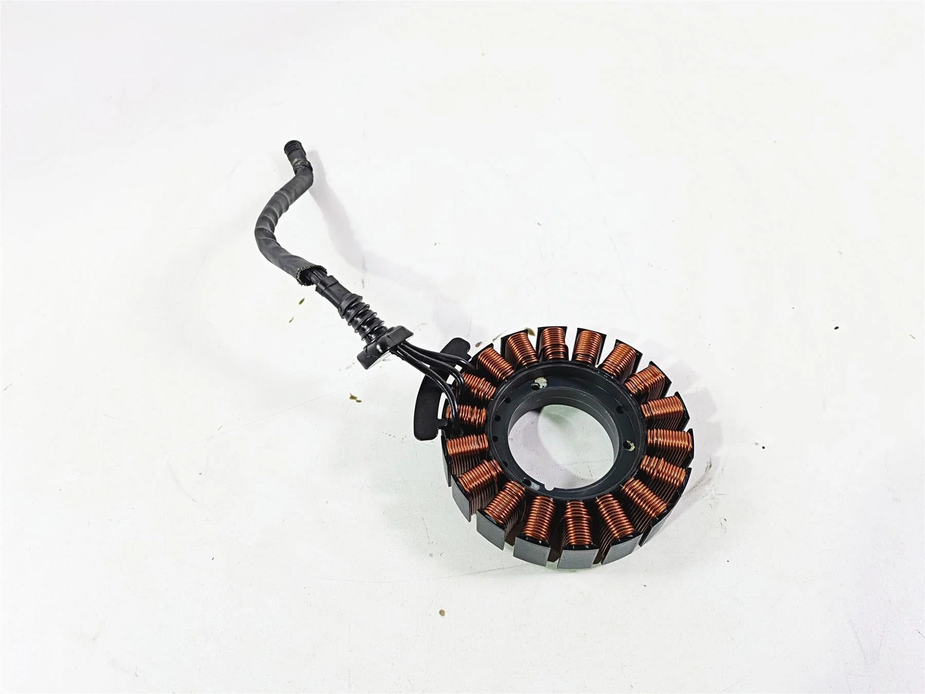 2020 Harley Softail FXST Standard Stator Alternator Generator 29900042A - Image 4
