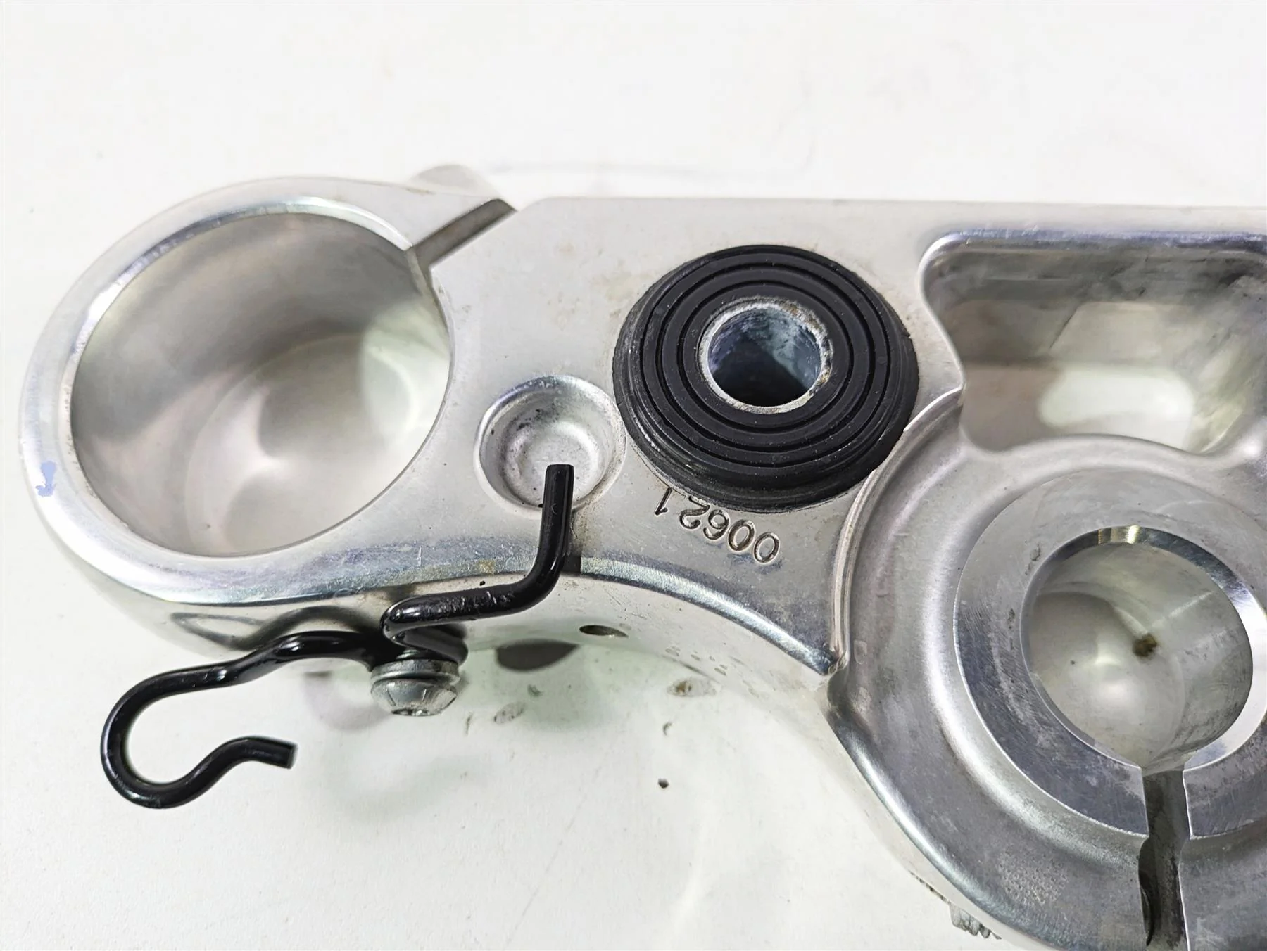 2020 Harley Softail FXST Standard Upper Triple Tree Steering Clamp 45900298 - Image 9