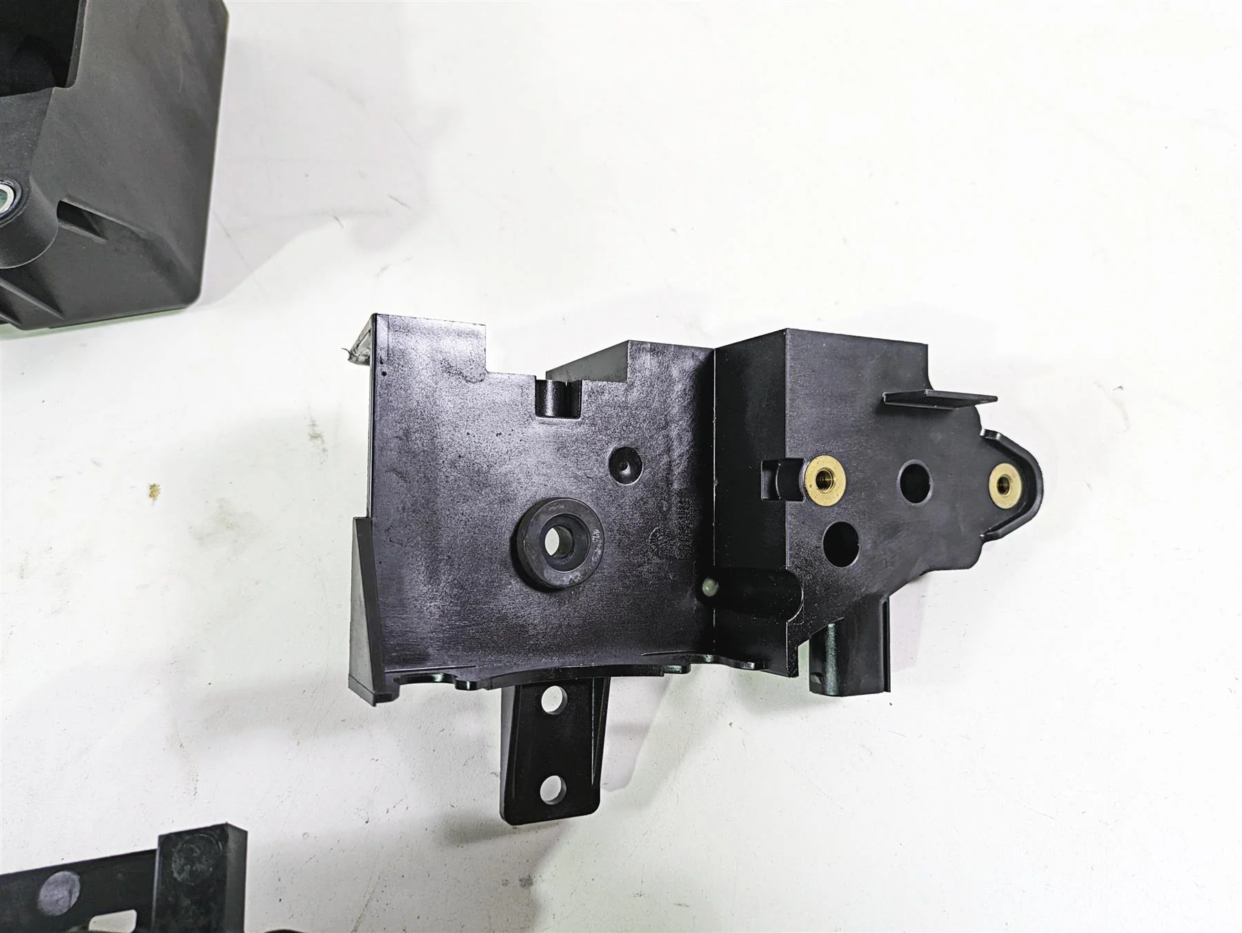 2020 Harley Touring FLHT Electra Glide Battery Tray & Electrical Holder 66000010 - Image 9