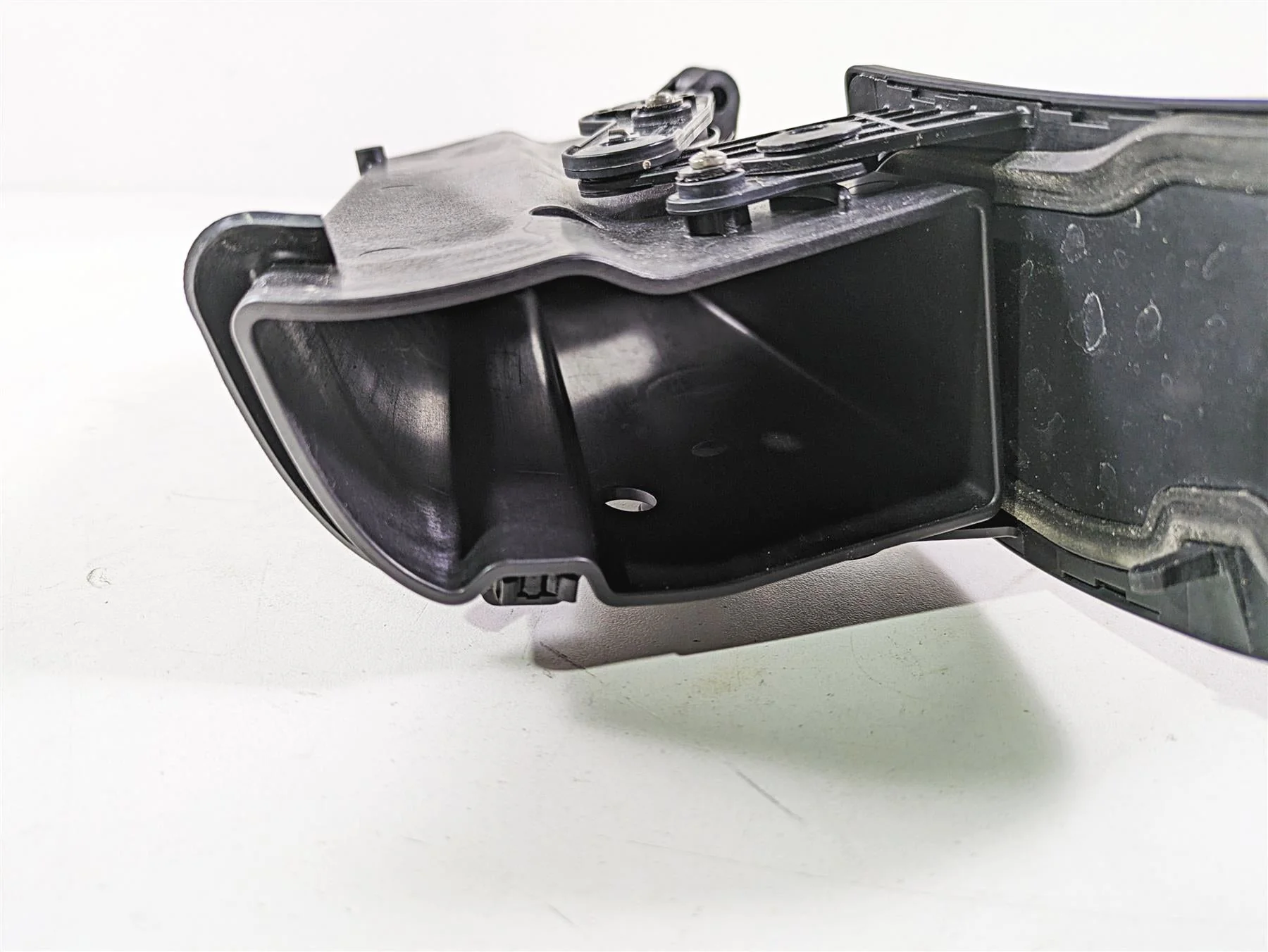2020 Harley Touring FLHT Electra Glide Front Fairing Media Compartment 76000944 - Image 10